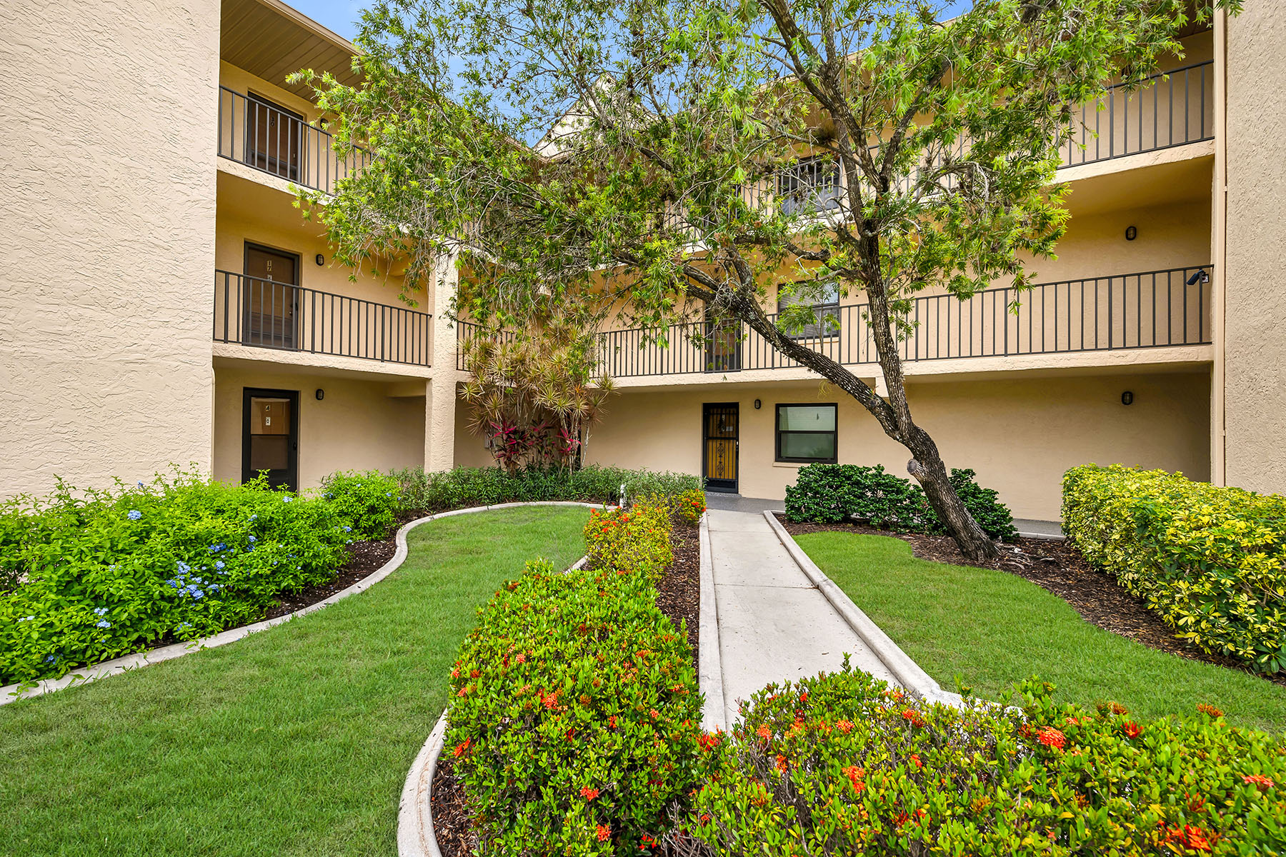  CROSS CREEK - TERRACE CONDO VILLAGE - 物件實景