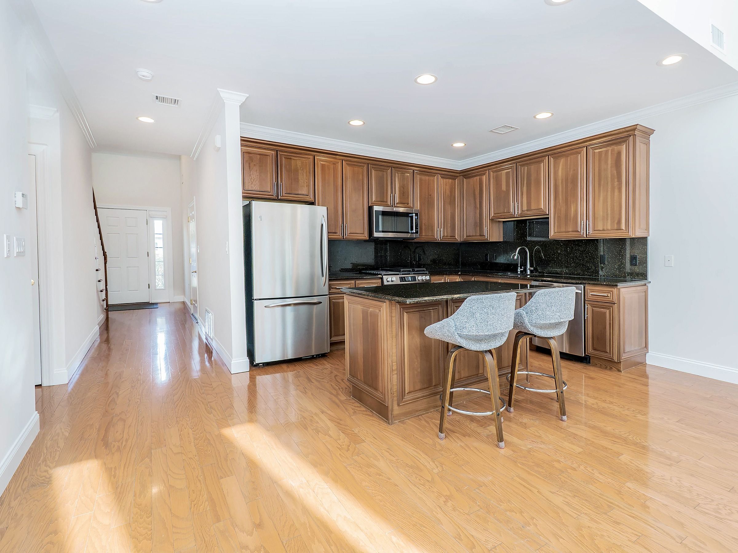  194 Pond View Drive, Port Washington, NY, 11050 - 物件實景