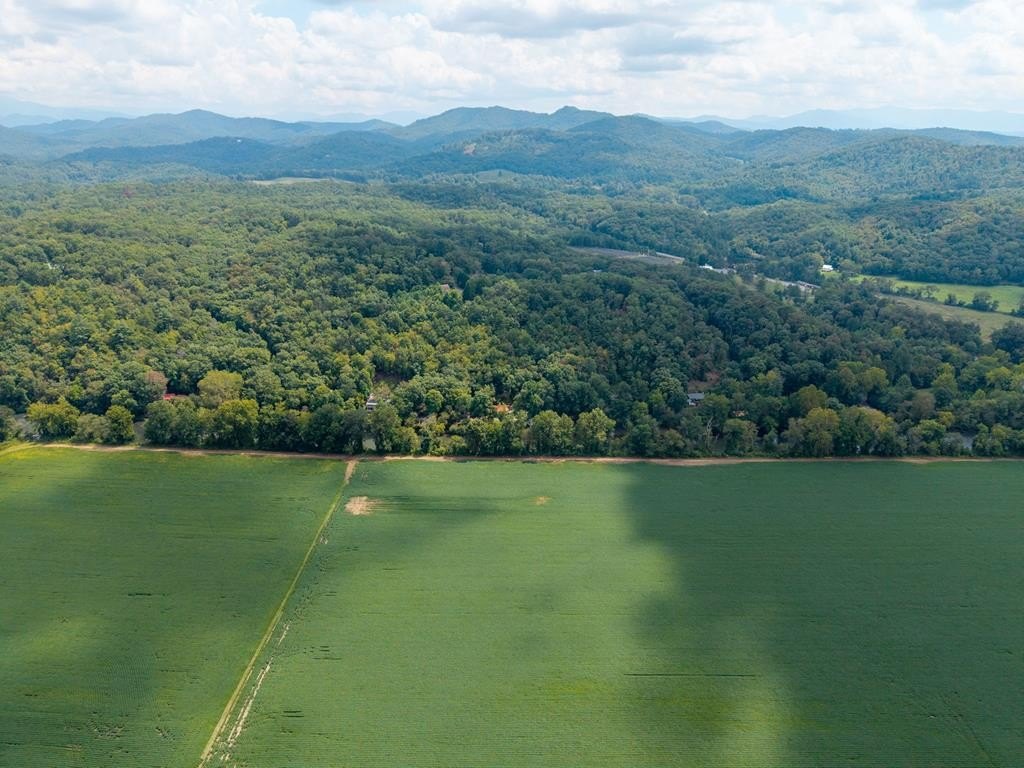 Murphy, North Carolina, 28906, United States, 2 Bedrooms Bedrooms, ,2 BathroomsBathrooms,Residential,For Sale,1976149