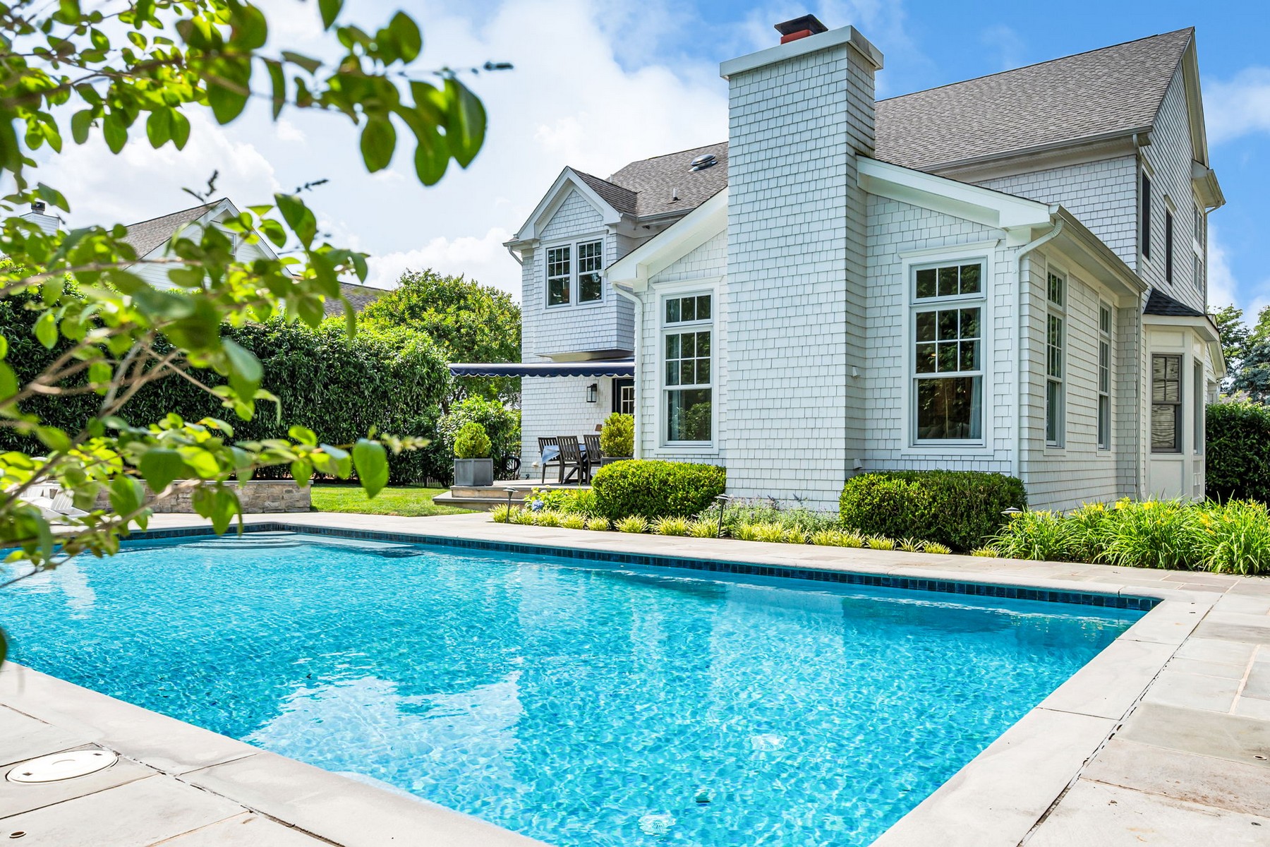  Sun-drenched 2017 River Oaks Colonial - 物件實景
