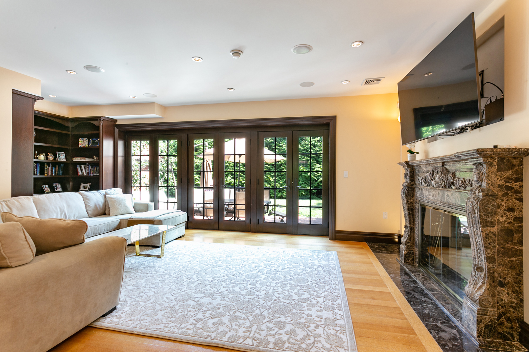 ?GREEK REVIVAL CENTER HALL COLONIAL? - 物件實景