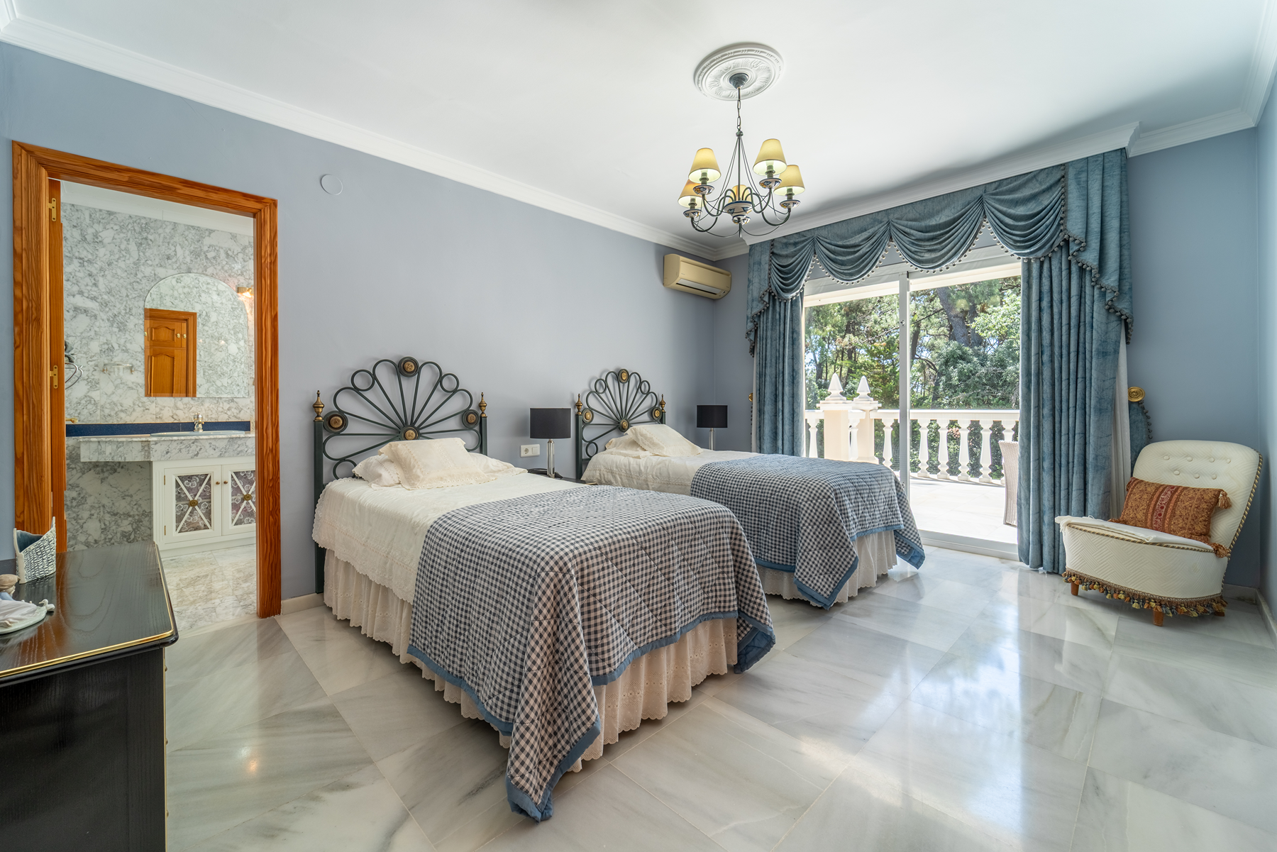  Beachside villa in El Presidente, Estepona - 物件實景