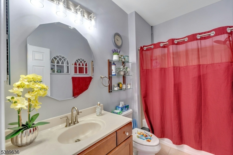 Belleville Twp., New Jersey, 07109, United States, 2 Bedrooms Bedrooms, ,3 BathroomsBathrooms,Residential,For Sale,1960991