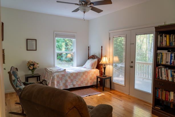 Murphy, North Carolina, 28906, United States, 4 Bedrooms Bedrooms, ,4 BathroomsBathrooms,Residential,For Sale,1989693