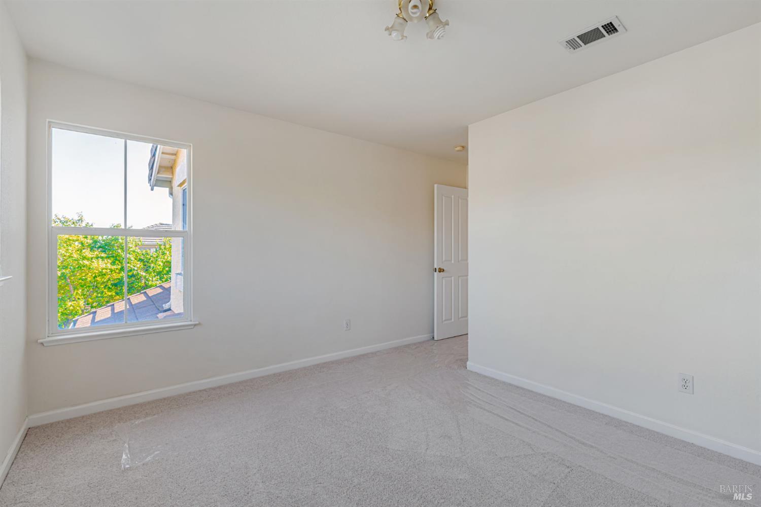 Vallejo, California, 94591, United States, 5 Bedrooms Bedrooms, ,4 BathroomsBathrooms,Residential,For Sale,1985746