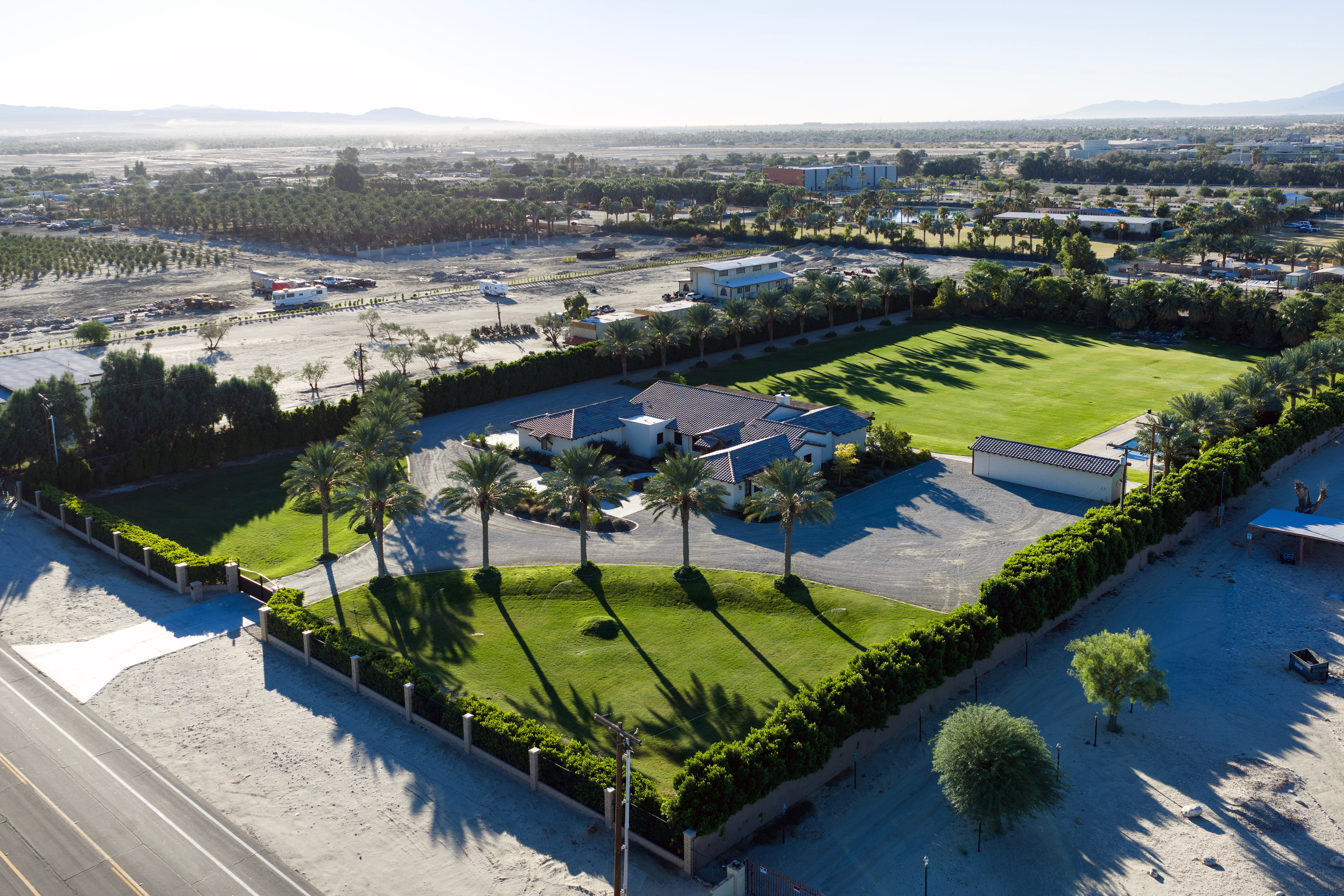  A Desert Retreat Designed to Earn and Entertain - 物件實景