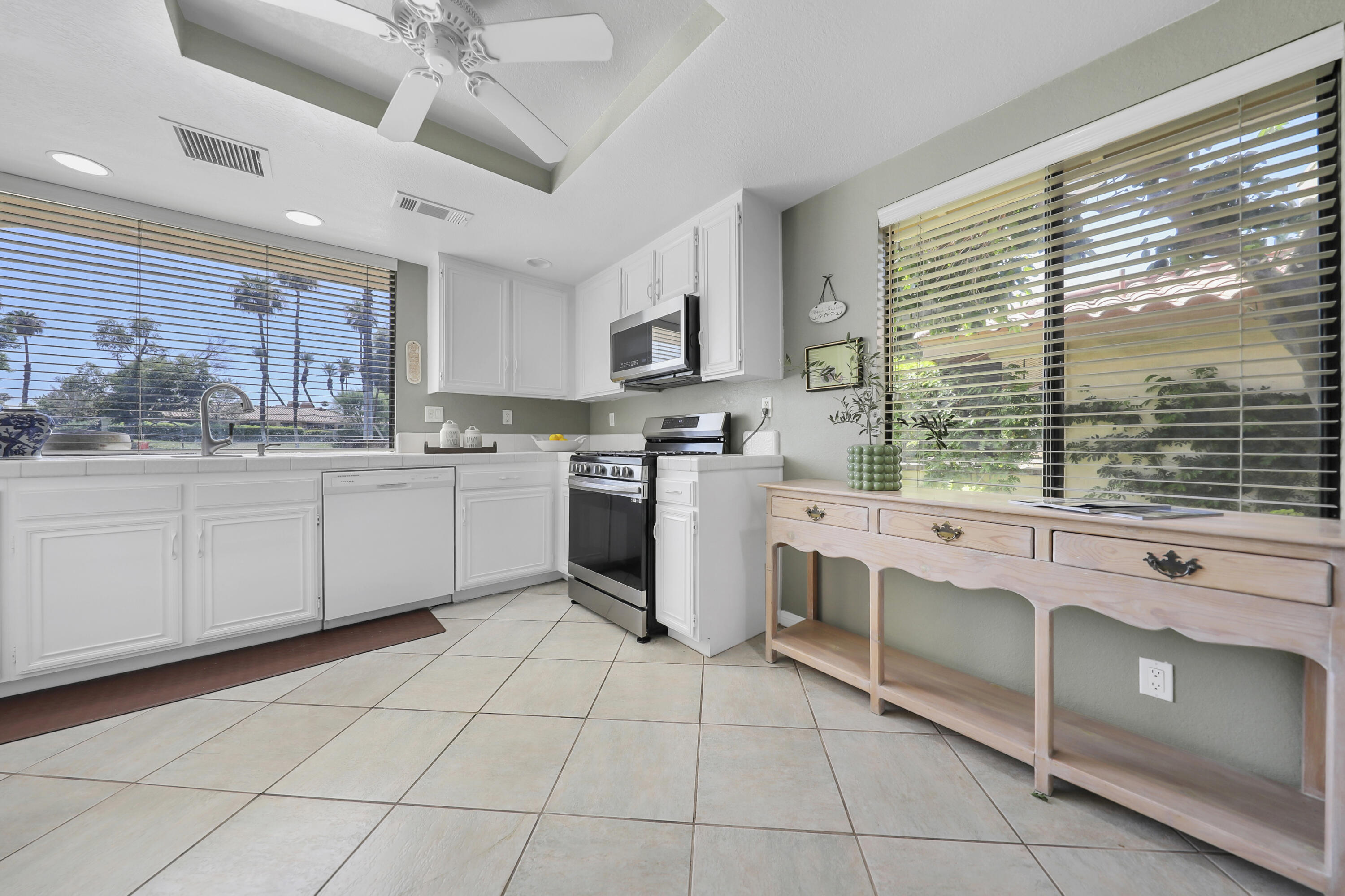 Palm Desert, California, 92260, United States, 2 Bedrooms Bedrooms, ,2 BathroomsBathrooms,Residential,For Sale,1865195