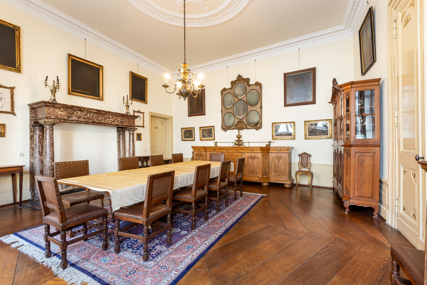  Exceptional Living: Listed Historic Townhouse in the Heart of Aachen - 物件實景