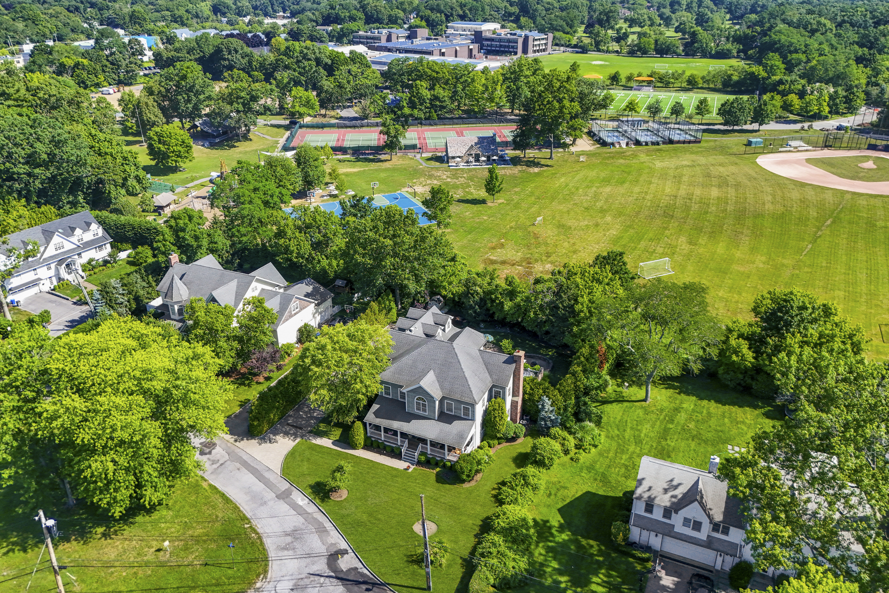  Elegant Larchmont Colonial - 物件實景