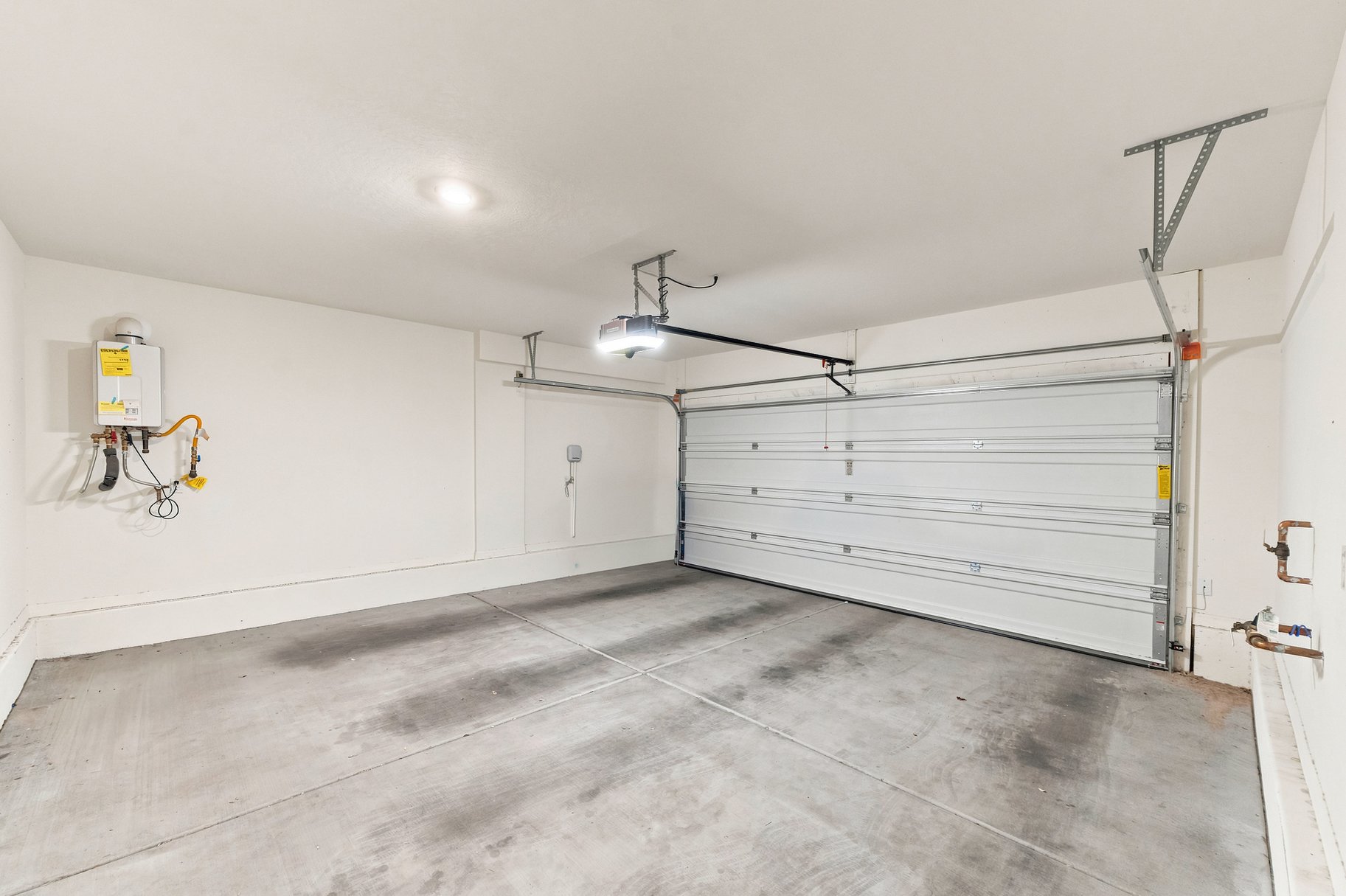  Move-In Ready Home with Great Investment Potential - 物件實景