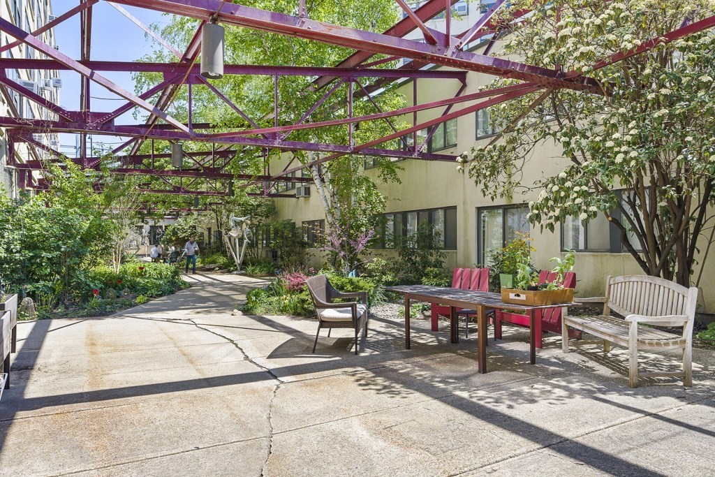 Somerville, Massachusetts, 02143, United States, 3 Bedrooms Bedrooms, ,2 BathroomsBathrooms,Residential,For Sale,1938826