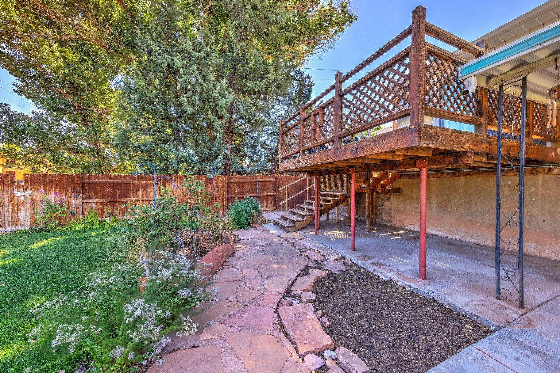  In-Town Home with Deck, Patio and Walkout Basement - 物件實景