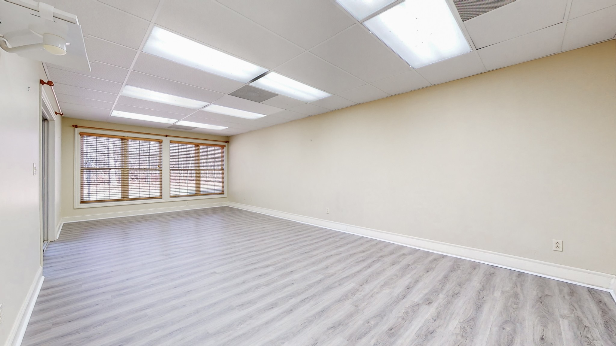 Tullahoma, Tennessee, 37388, United States, 6 Bedrooms Bedrooms, ,5 BathroomsBathrooms,Residential,For Sale,1978966