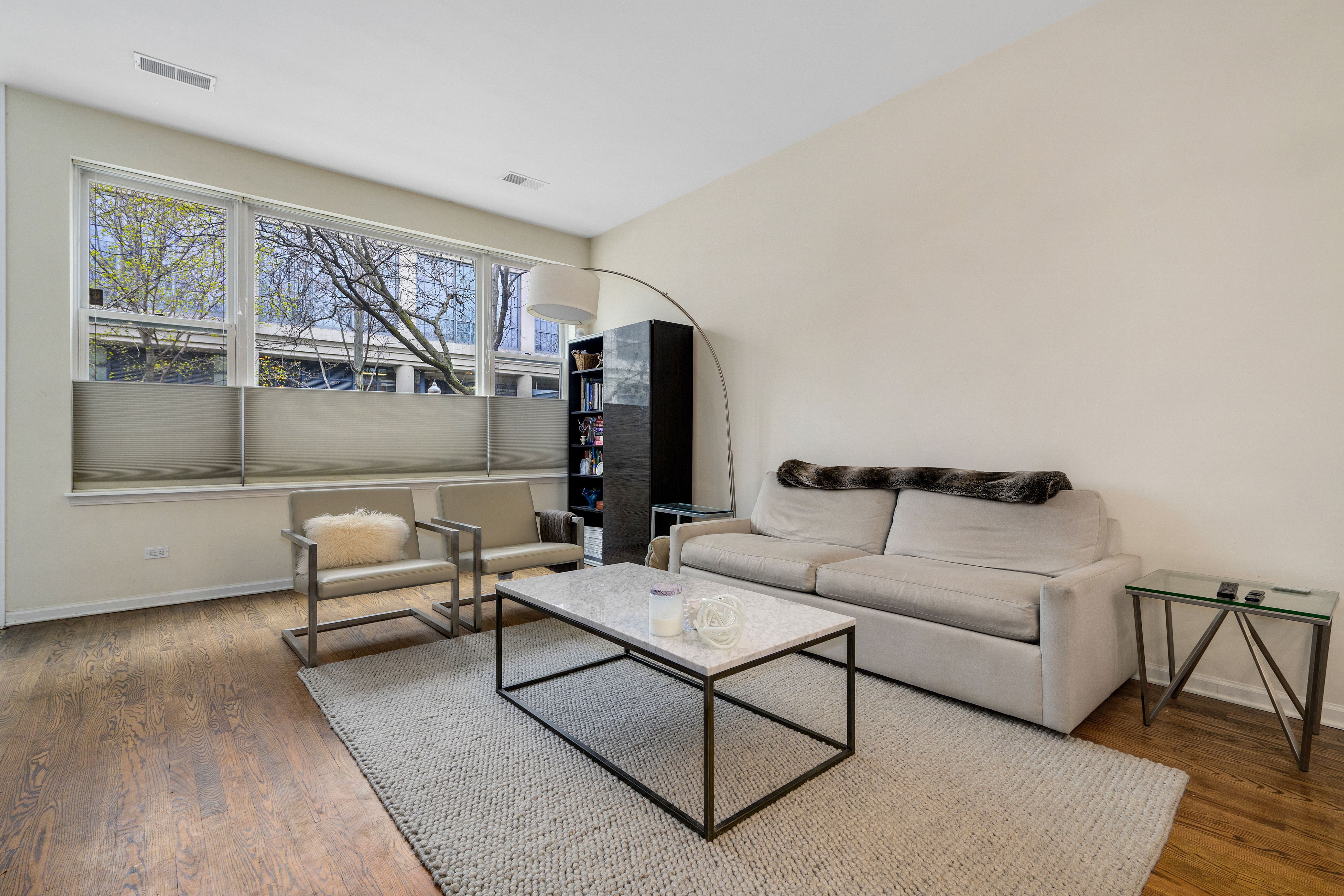  Bright, Updated Townhome in River North