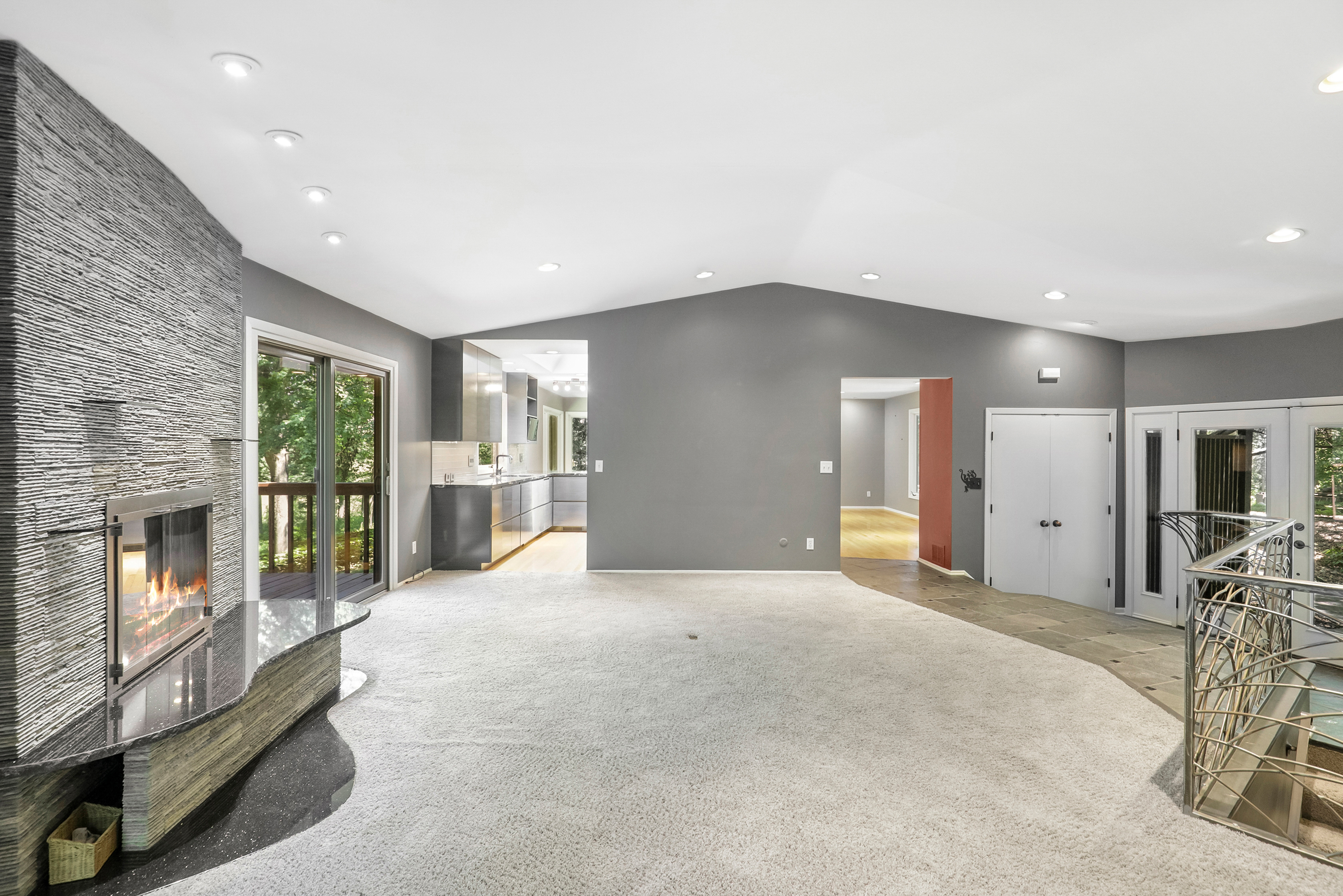  Secluded Wooded Retreat with Beautifully Updated Interiors - 物件實景