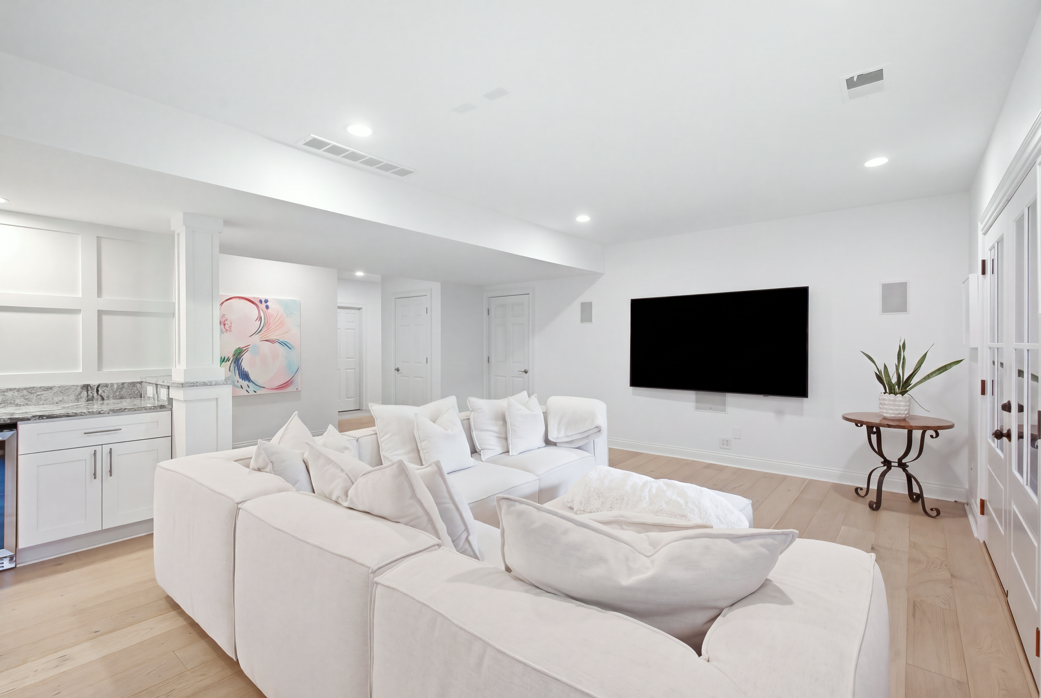  945 Princess Doreen Drive - 物件實景