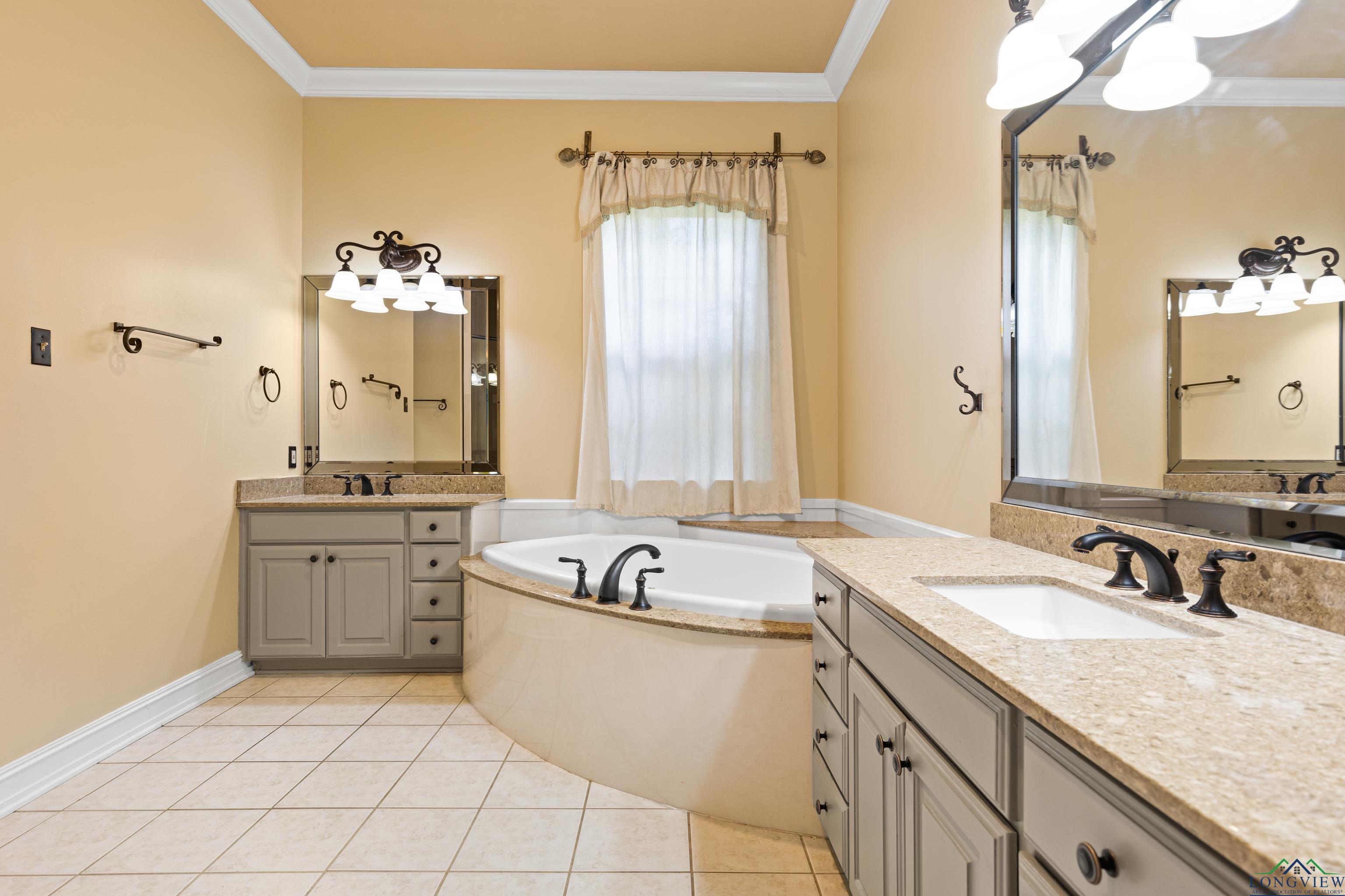 Longview, Texas, 75605, United States, 4 Bedrooms Bedrooms, ,6 BathroomsBathrooms,Residential,For Sale,1907778