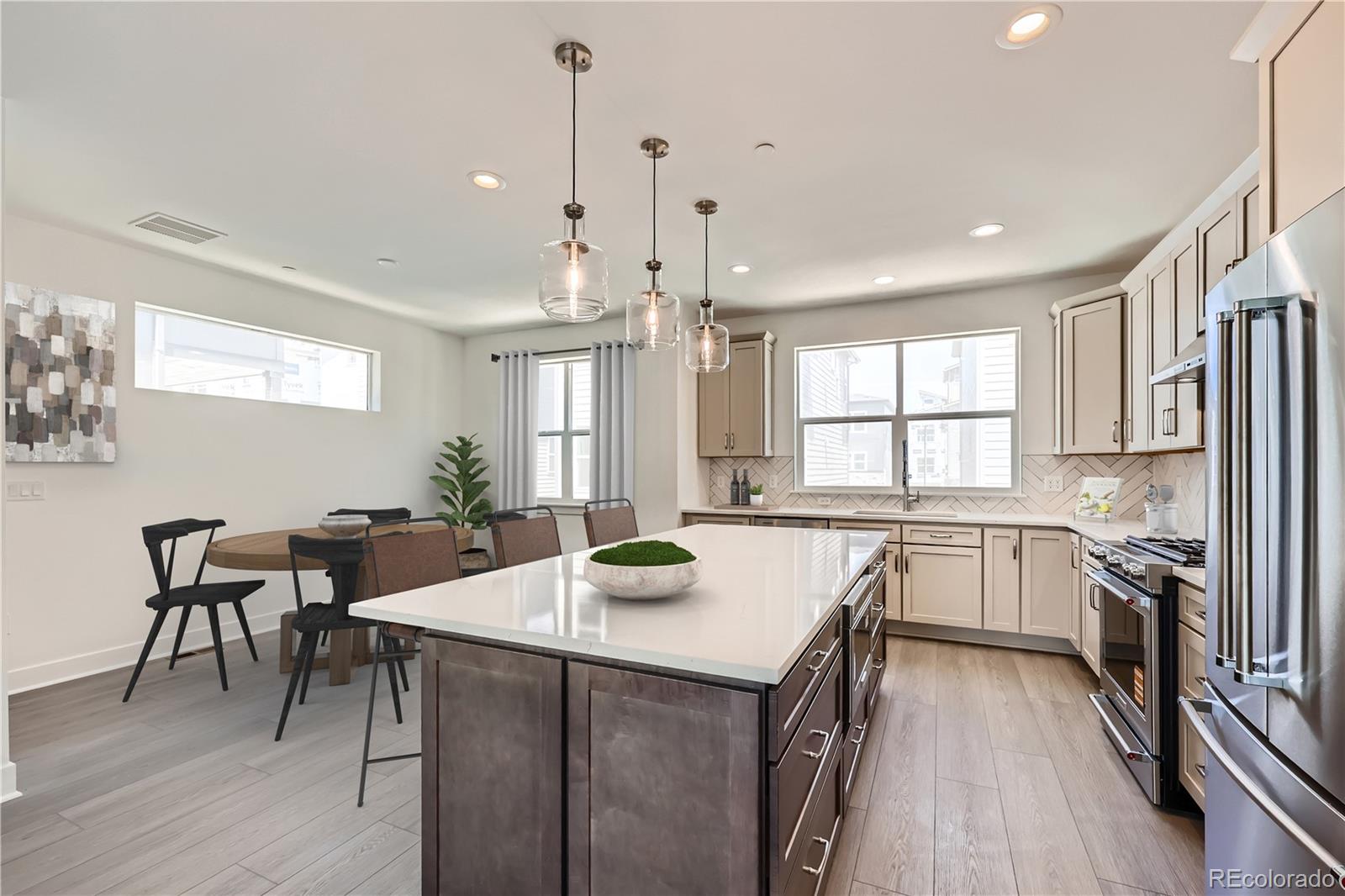 Centennial, Colorado, 80112, United States, 2 Bedrooms Bedrooms, ,4 BathroomsBathrooms,Residential,For Sale,1793200