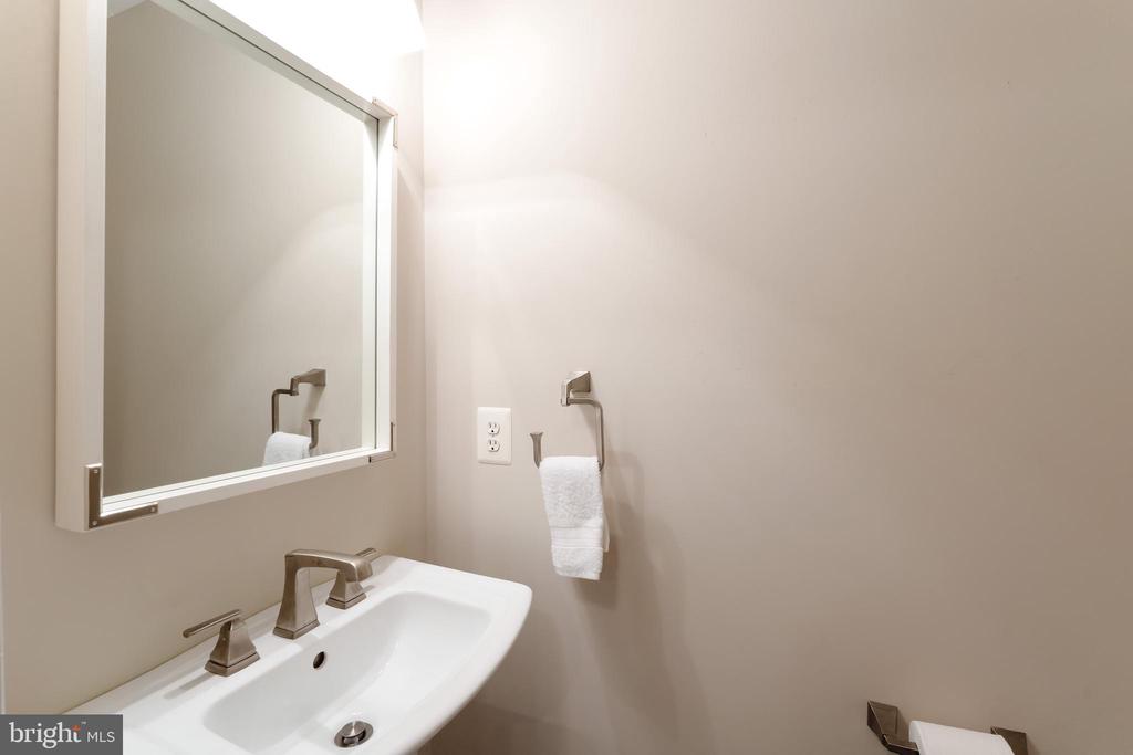 Vienna, Virginia, 22182, United States, 5 Bedrooms Bedrooms, ,6 BathroomsBathrooms,Residential,For Sale,1943879