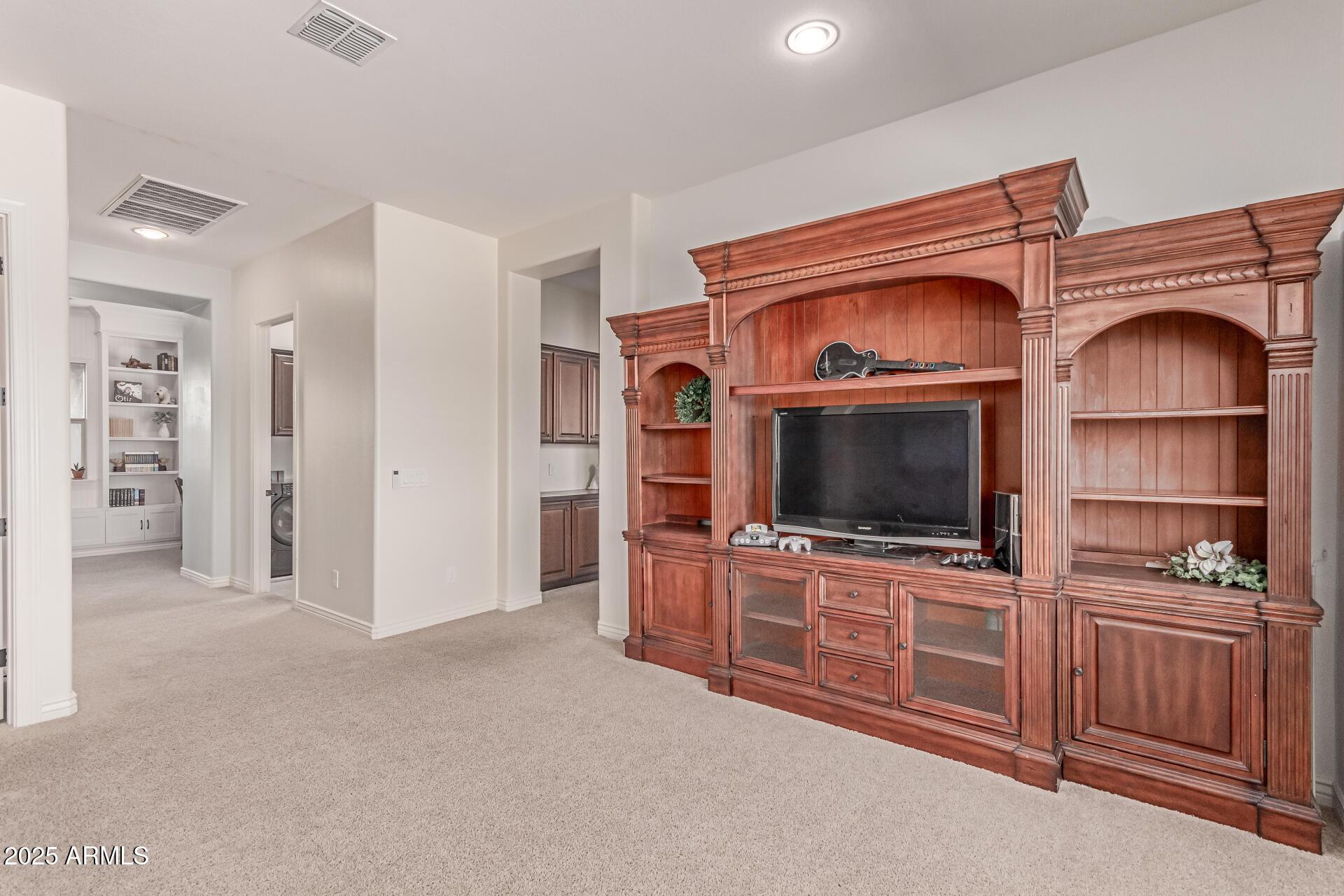 Phoenix, Arizona, 85050, United States, 5 Bedrooms Bedrooms, ,4 BathroomsBathrooms,Residential,For Sale,1980478