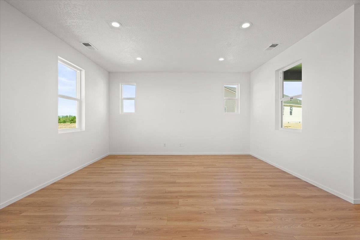 Deer Park, Washington, 99006, United States, 3 Bedrooms Bedrooms, ,2 BathroomsBathrooms,Residential,For Sale,1877408