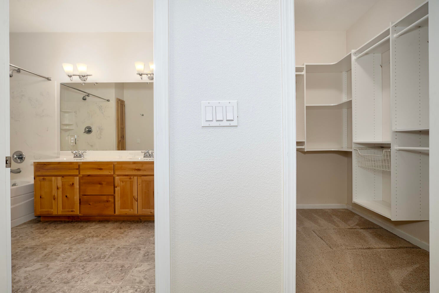 Grants Pass, Oregon, 97526, United States, 3 Bedrooms Bedrooms, ,3 BathroomsBathrooms,Residential,For Sale,1994829