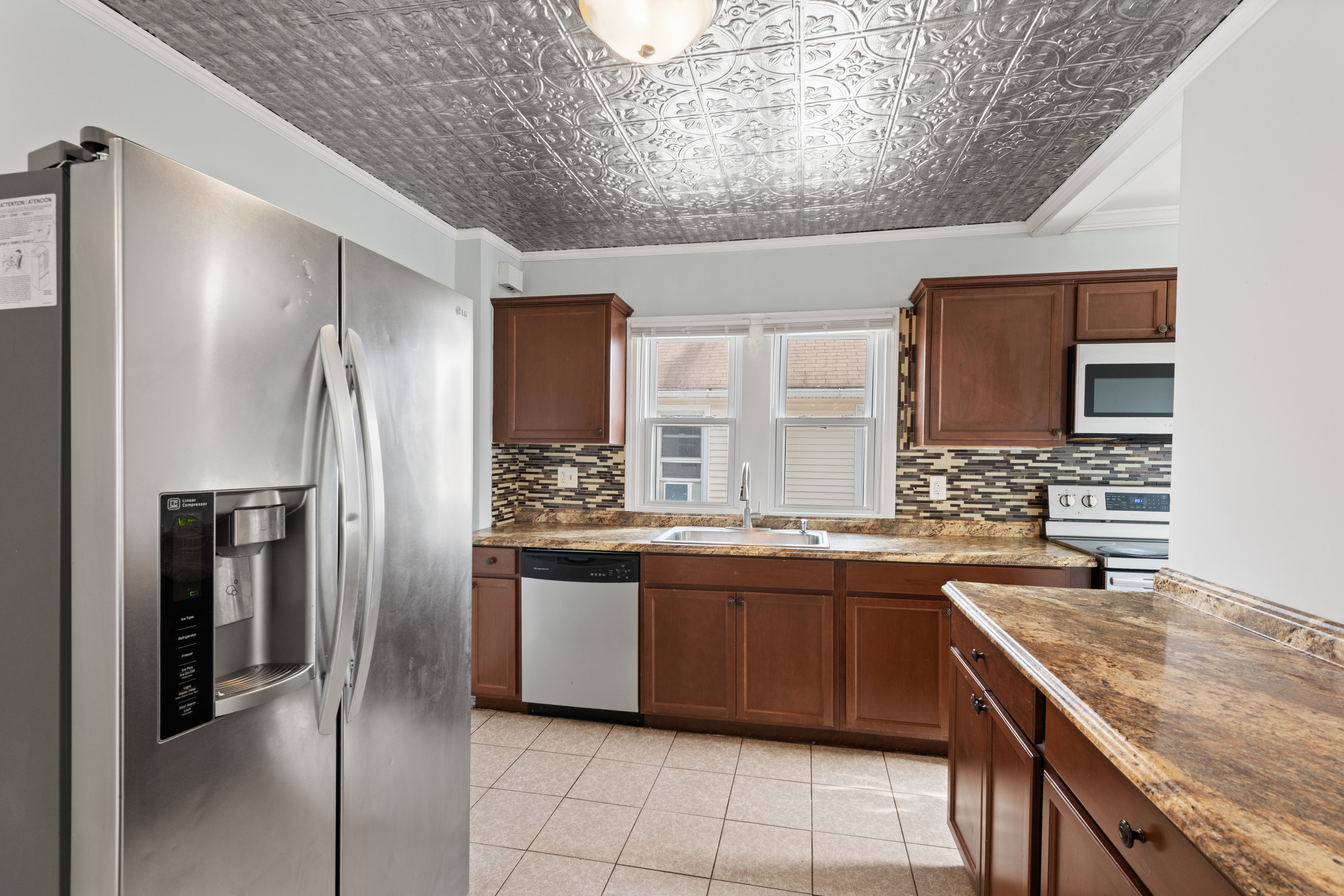 West Haven, Connecticut, 06516, United States, 5 Bedrooms Bedrooms, ,4 BathroomsBathrooms,Residential,For Sale,1991018