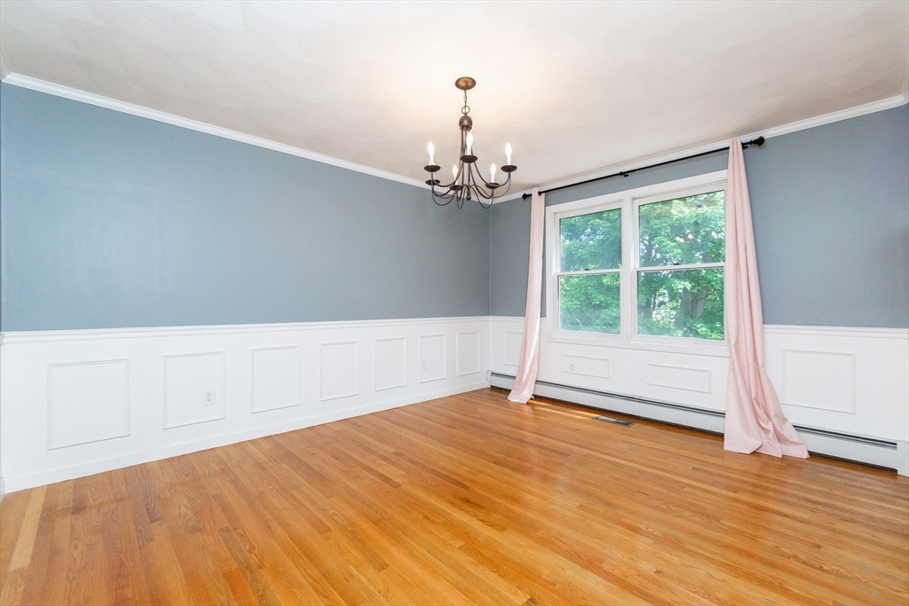 Saugus, Massachusetts, 01906, United States, 4 Bedrooms Bedrooms, ,4 BathroomsBathrooms,Residential,For Sale,2048713