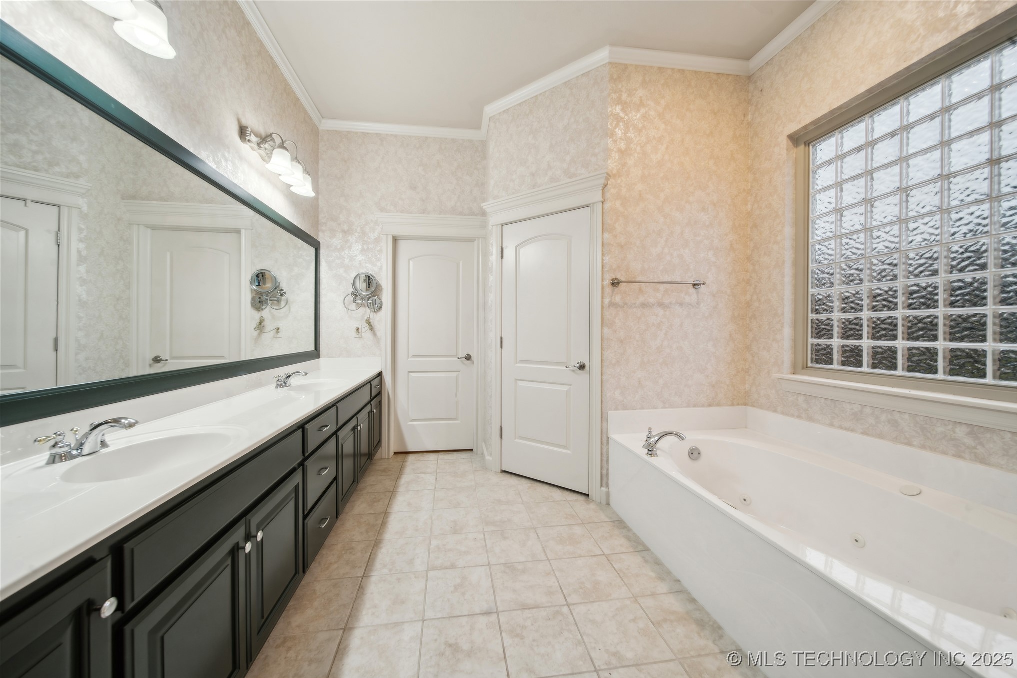 Tulsa, Oklahoma, 74145, United States, 5 Bedrooms Bedrooms, ,4 BathroomsBathrooms,Residential,For Sale,1758720