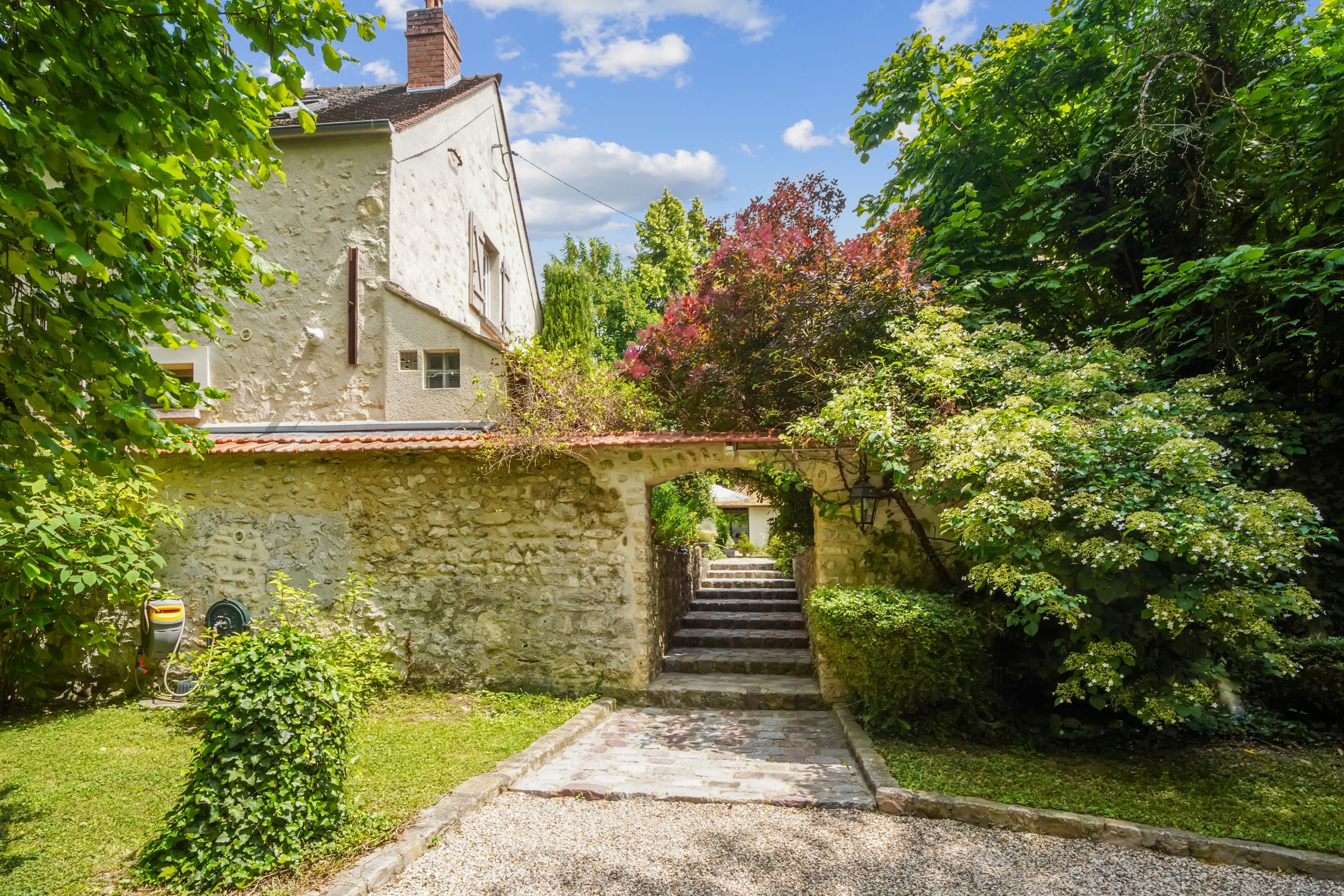  CHARMING PROPERTY ON THE OUTSKIRTS OF PARIS - 物件實景