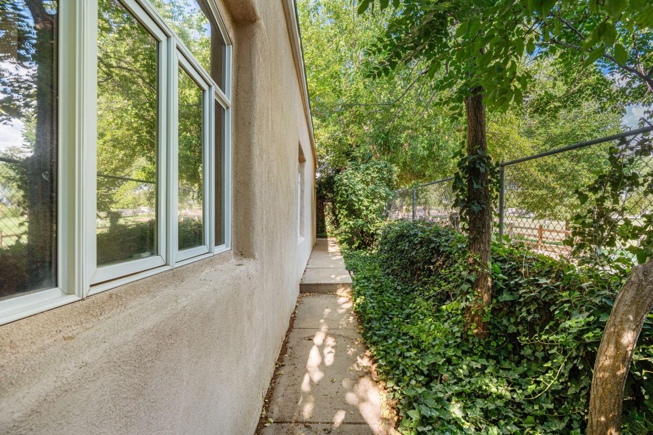 Albuquerque, New Mexico, 87106, United States, 4 Bedrooms Bedrooms, ,5 BathroomsBathrooms,Residential,For Sale,1896146