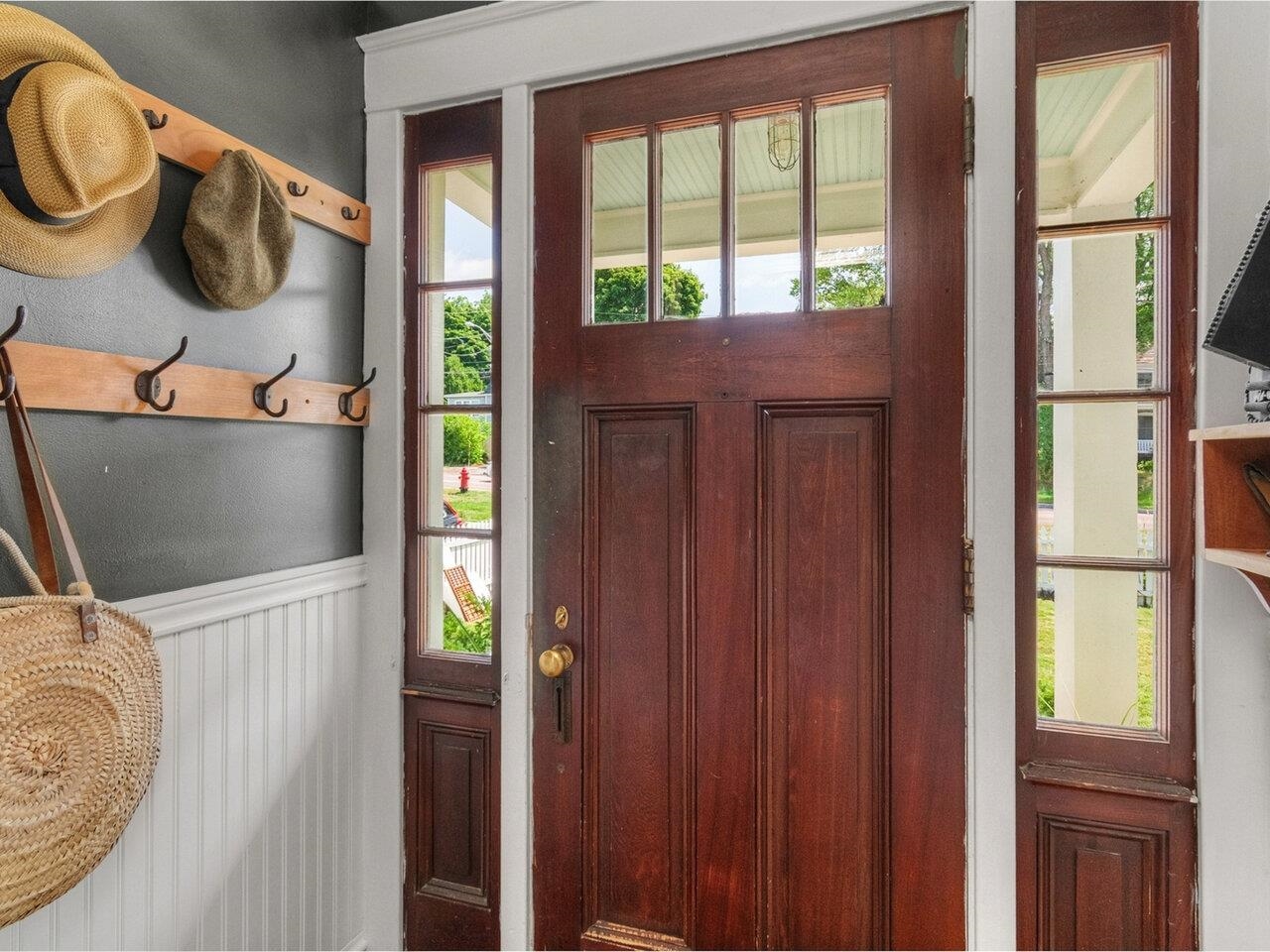 Burlington, Vermont, 05401, United States, 3 Bedrooms Bedrooms, ,2 BathroomsBathrooms,Residential,For Sale,1906339