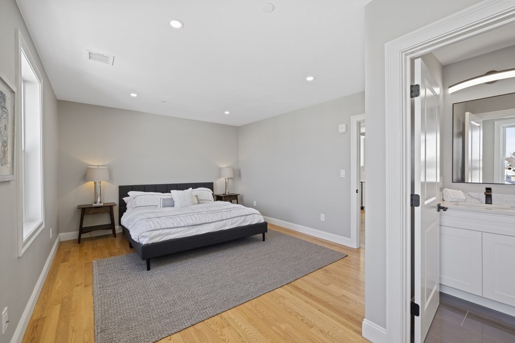 Everett, Massachusetts, 02149, United States, 3 Bedrooms Bedrooms, ,2 BathroomsBathrooms,Residential,For Sale,1923435
