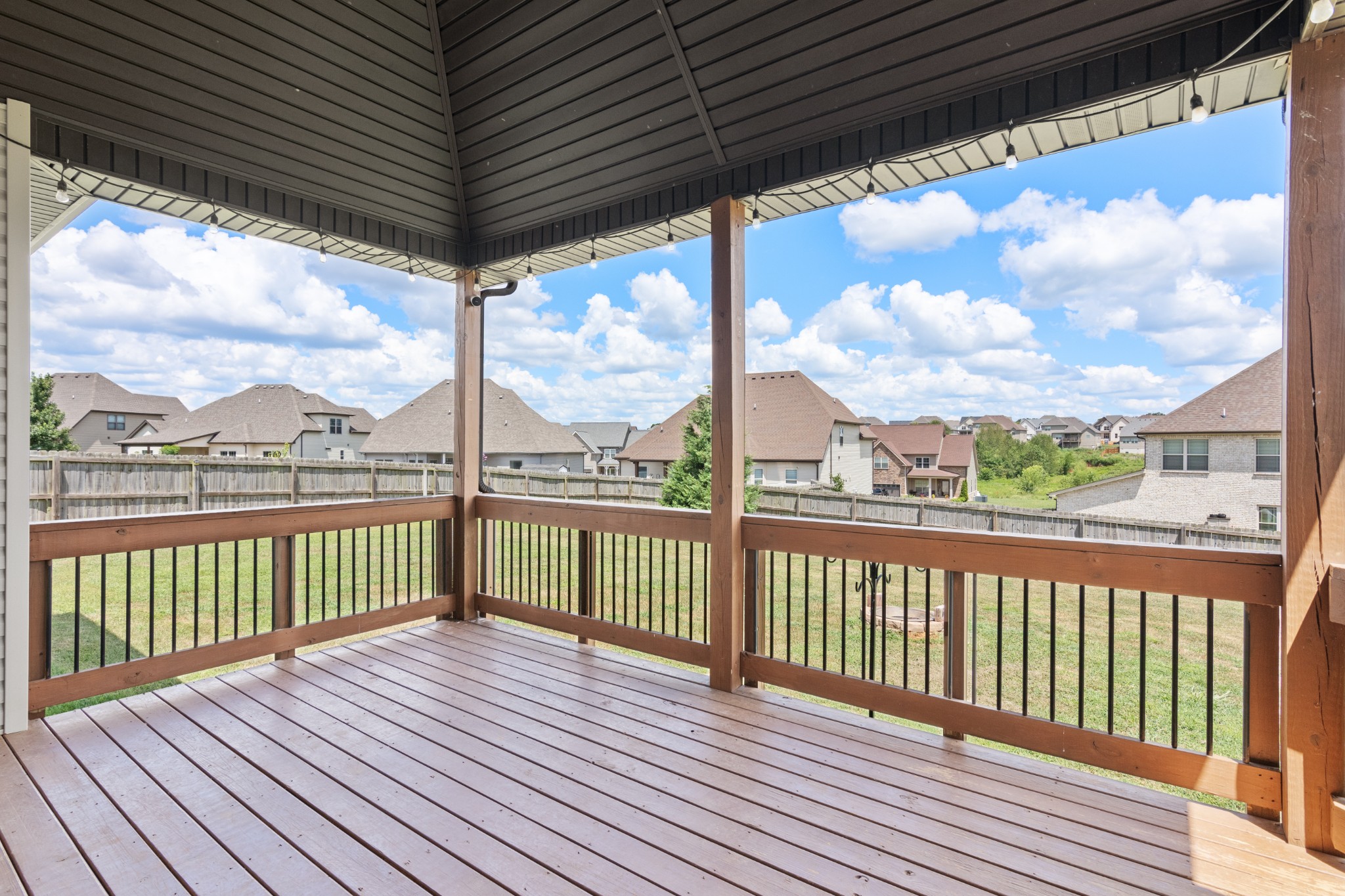 Clarksville, Tennessee, 37043, United States, 5 Bedrooms Bedrooms, ,4 BathroomsBathrooms,Residential,For Sale,1914248