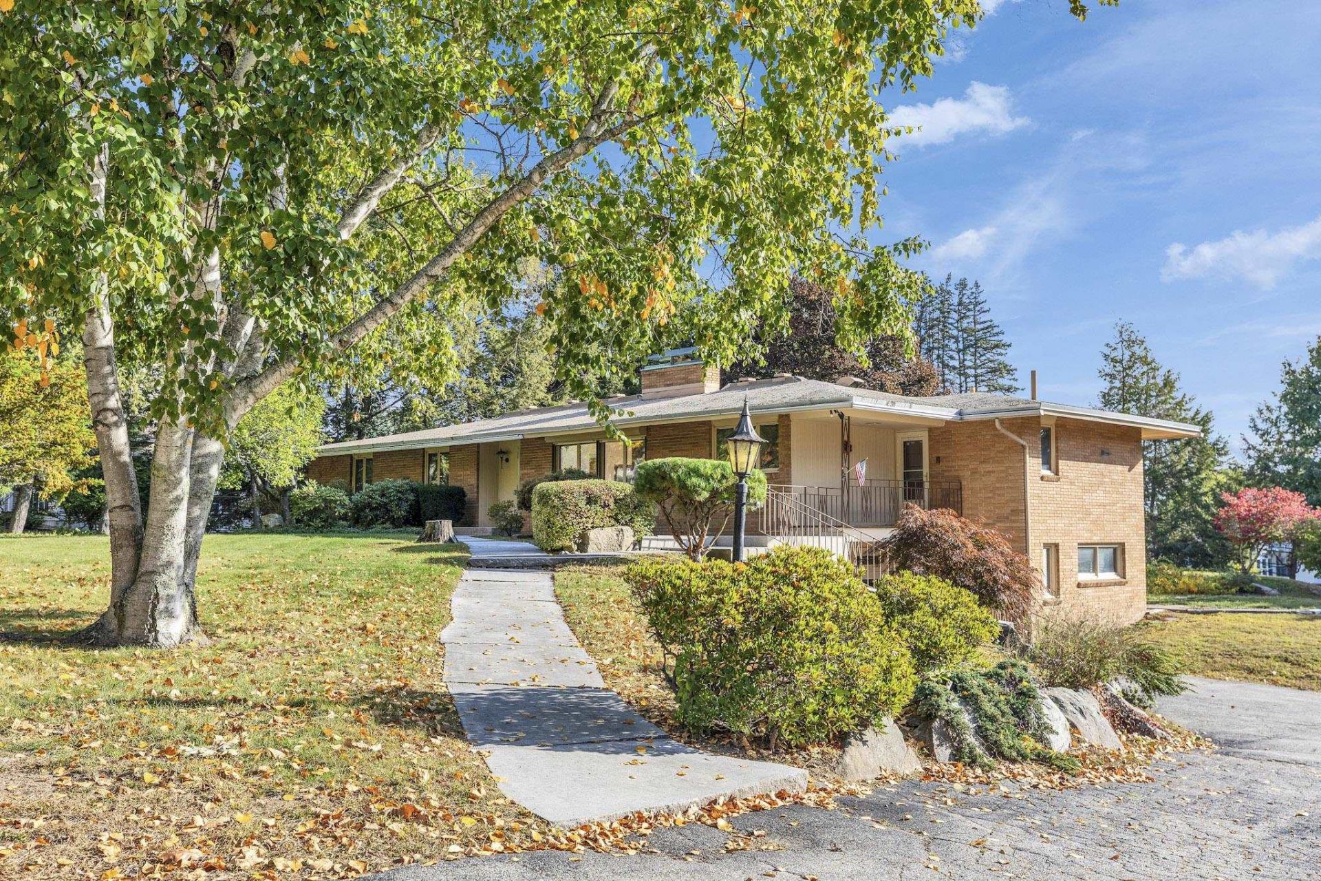 Lakeview Ln, Manchester, NH 03104