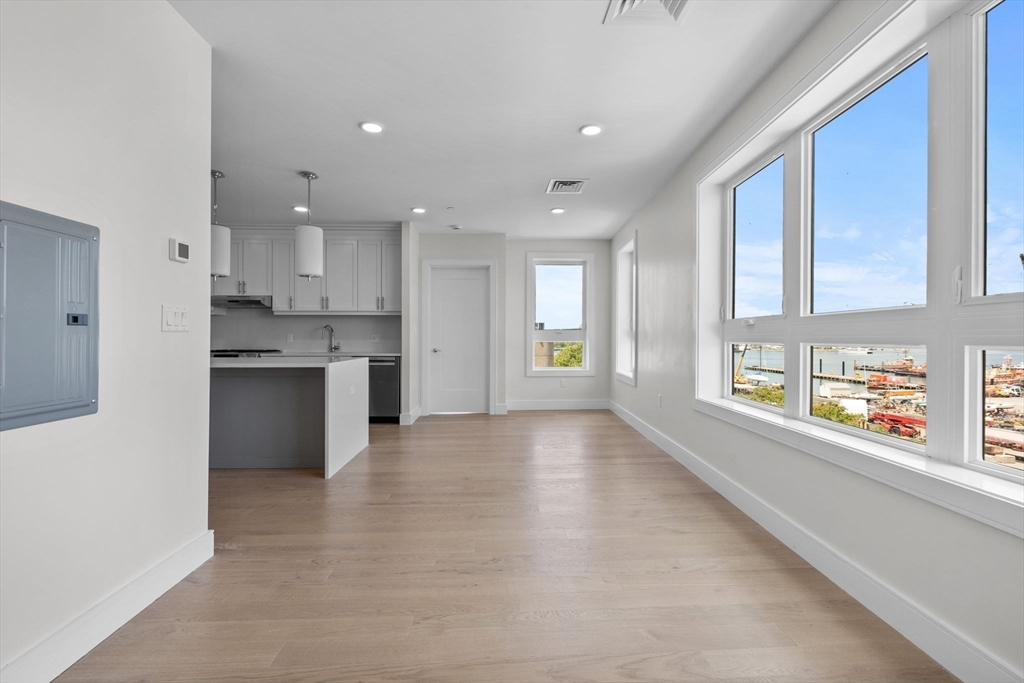 Boston, Massachusetts, 02128, United States, 2 Bedrooms Bedrooms, ,2 BathroomsBathrooms,Residential,For Sale,1942653