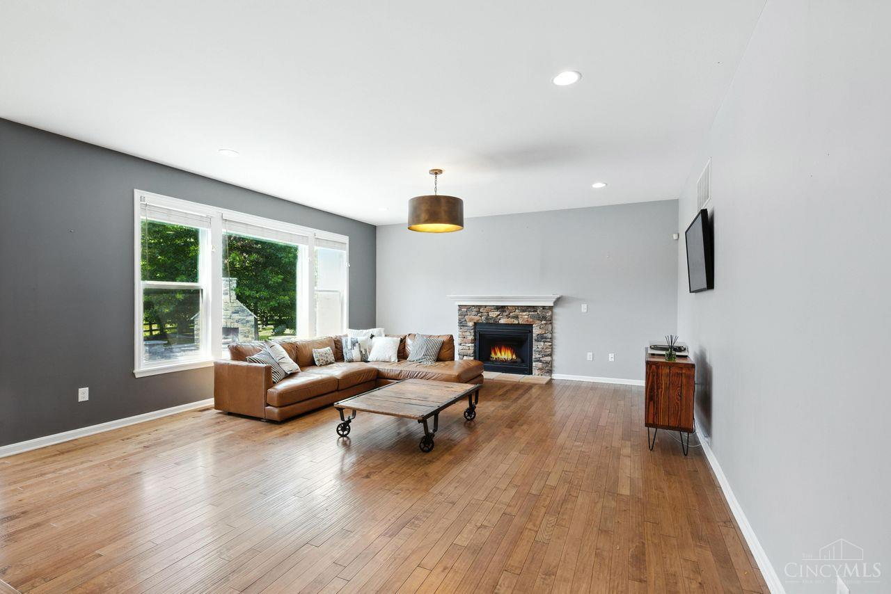 Loveland, Ohio, 45140, United States, 4 Bedrooms Bedrooms, ,4 BathroomsBathrooms,Residential,For Sale,1901126