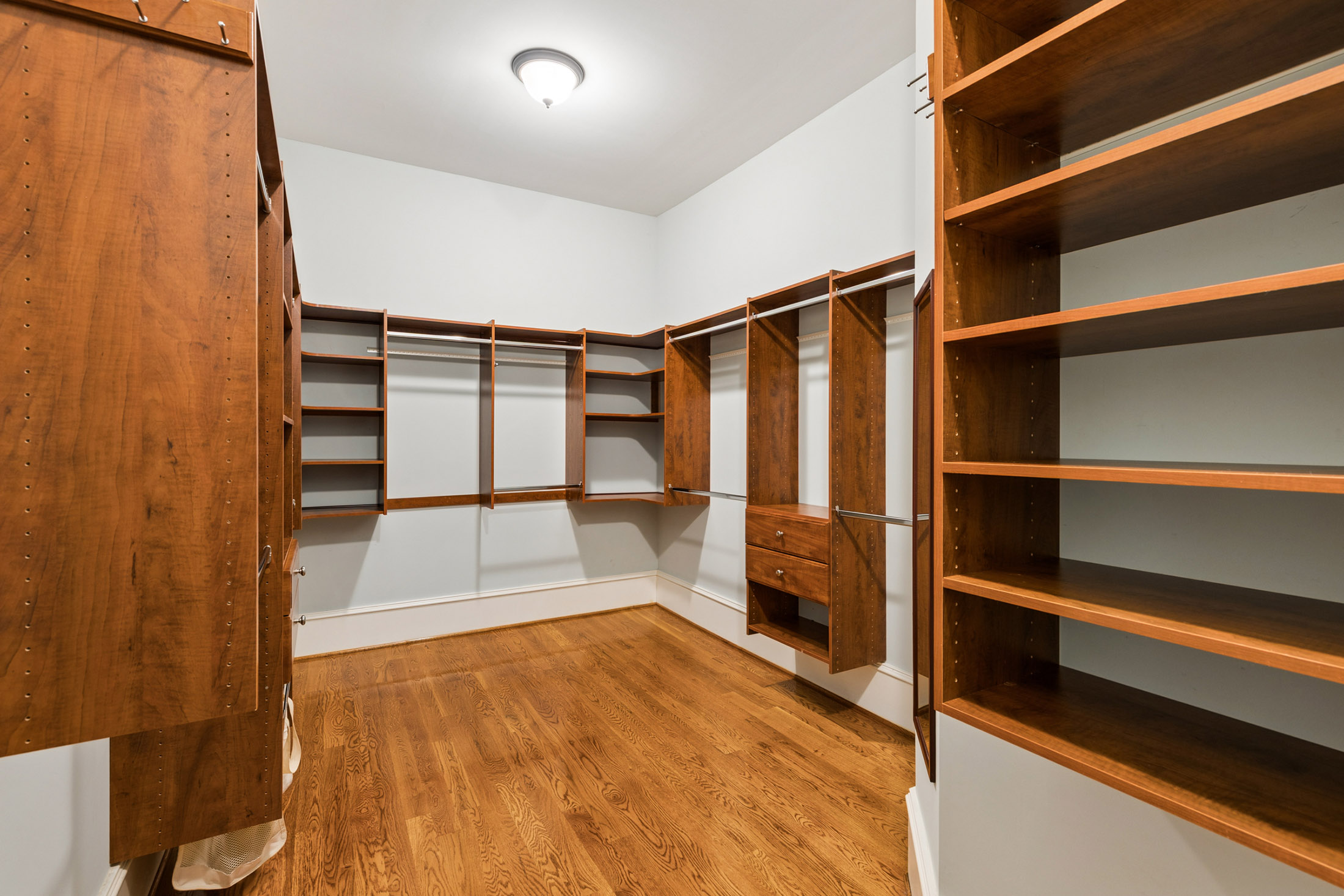  A Rare Opportunity to Enjoy Estate-Style Living in Sought-After Woodstock - 物件實景