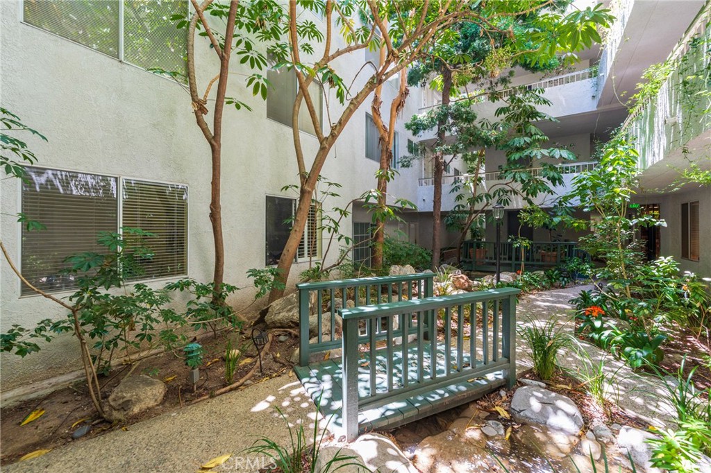 Los Angeles, California, 90024, United States, 2 Bedrooms Bedrooms, ,2 BathroomsBathrooms,Residential,For Sale,1828598