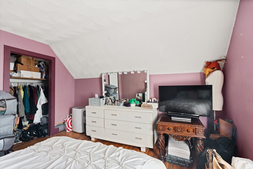 Lynn, Massachusetts, 01905, United States, 3 Bedrooms Bedrooms, ,2 BathroomsBathrooms,Residential,For Sale,1983018