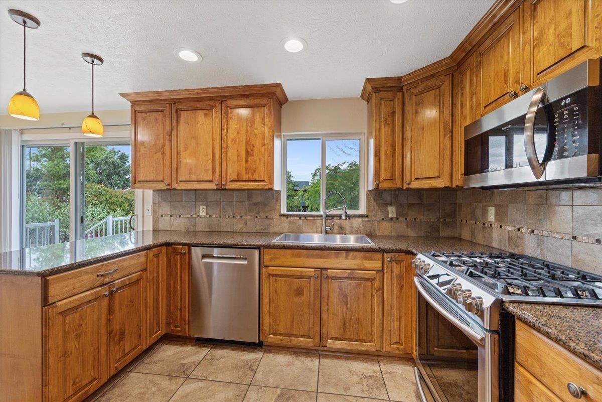 Spokane, Washington, 99223, United States, 4 Bedrooms Bedrooms, ,2 BathroomsBathrooms,Residential,For Sale,1925405