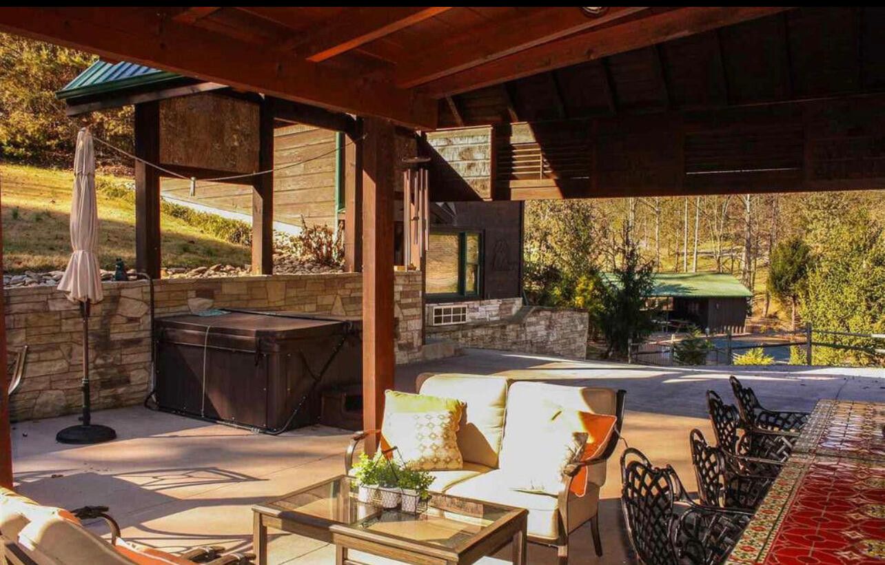 Sevierville, Tennessee, 37862, United States, 2 Bedrooms Bedrooms, ,4 BathroomsBathrooms,Residential,For Sale,1914070