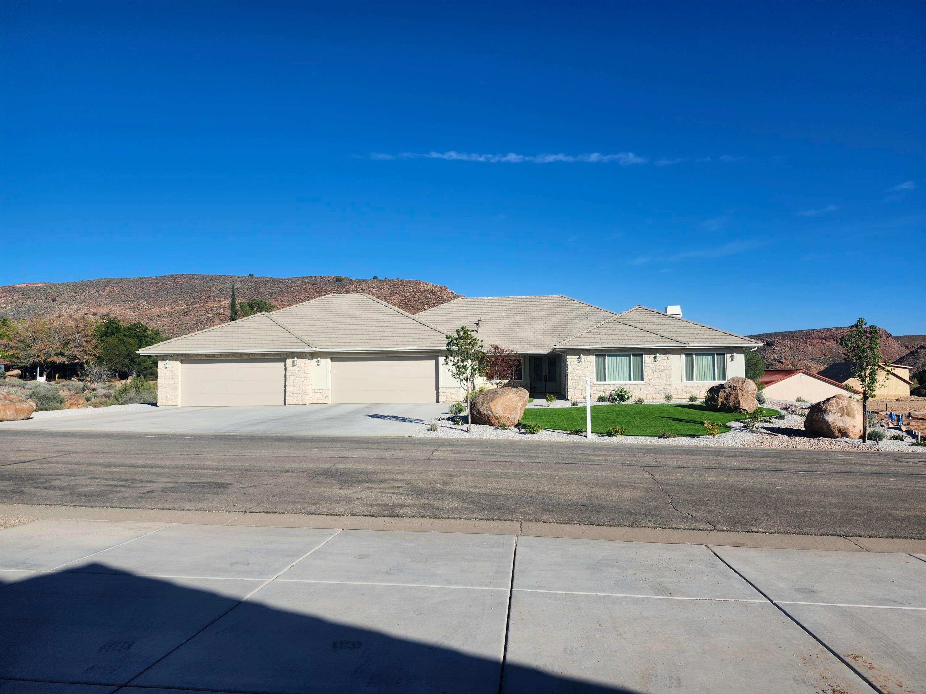 Leeds, Utah, 84746, United States, 5 Bedrooms Bedrooms, ,3 BathroomsBathrooms,Residential,For Sale,1979707