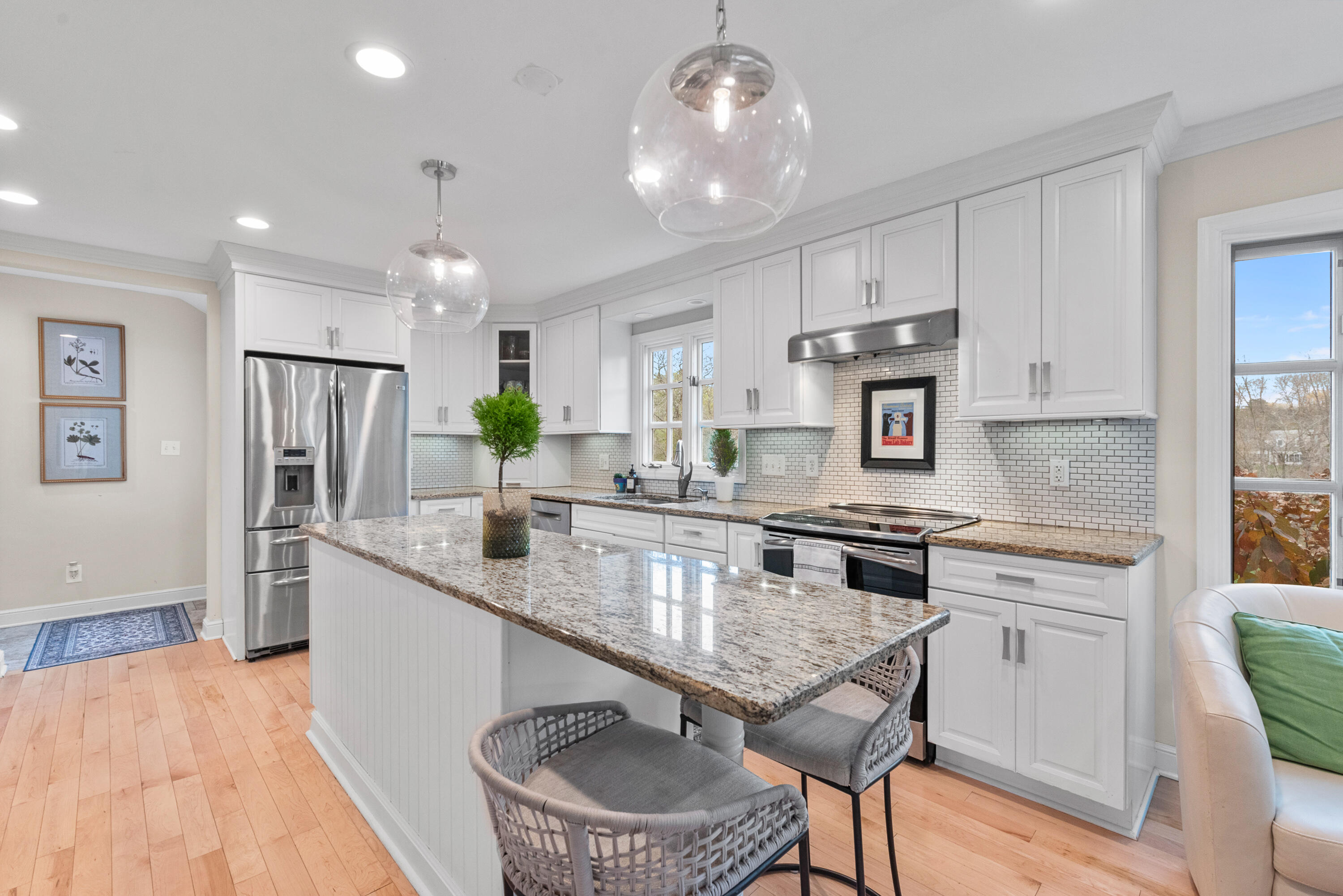 Mequon, Wisconsin, 53092, United States, 4 Bedrooms Bedrooms, ,3 BathroomsBathrooms,Residential,For Sale,1989588