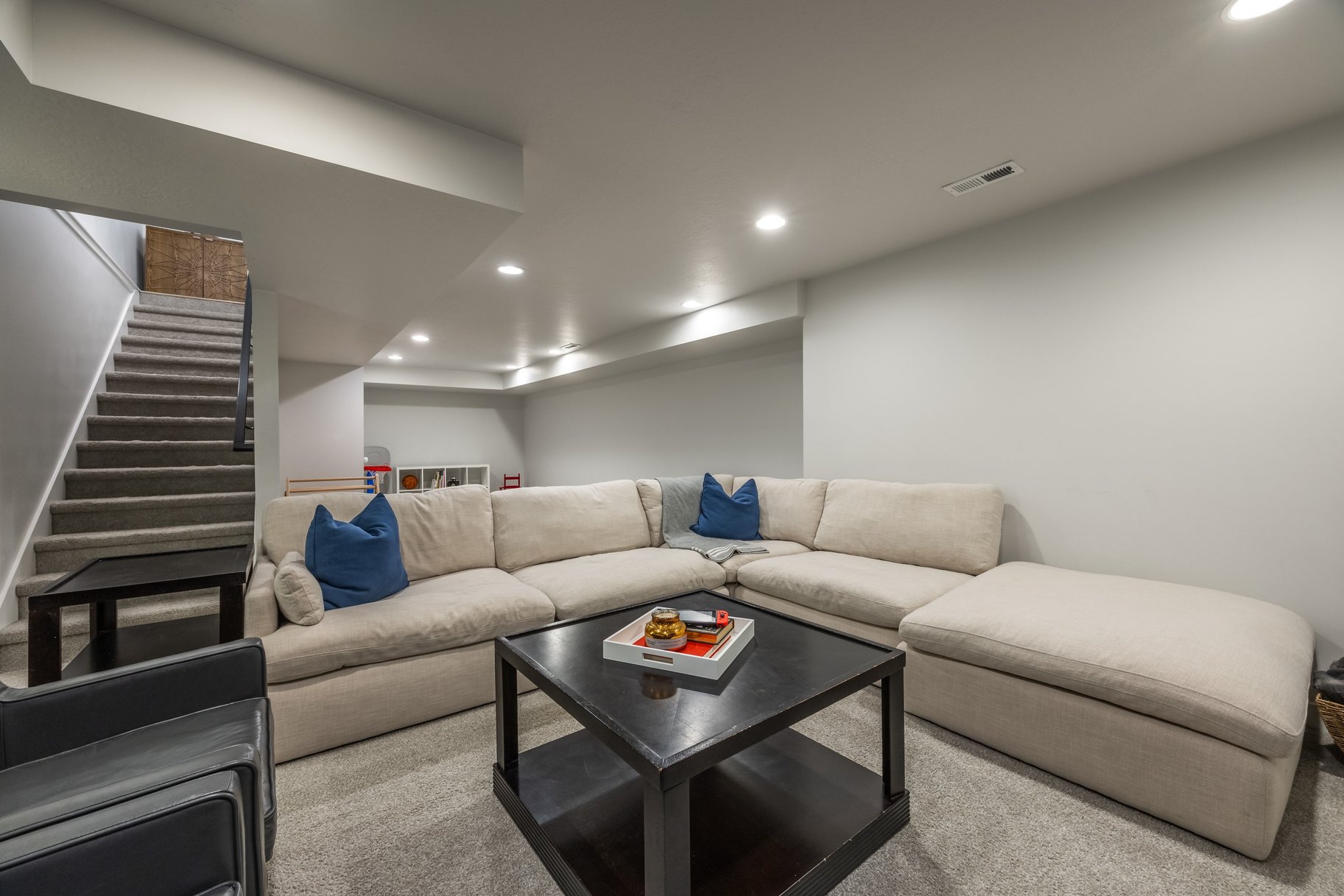  An Impeccably Kept Home in the Heart of Daybreak - 物件實景