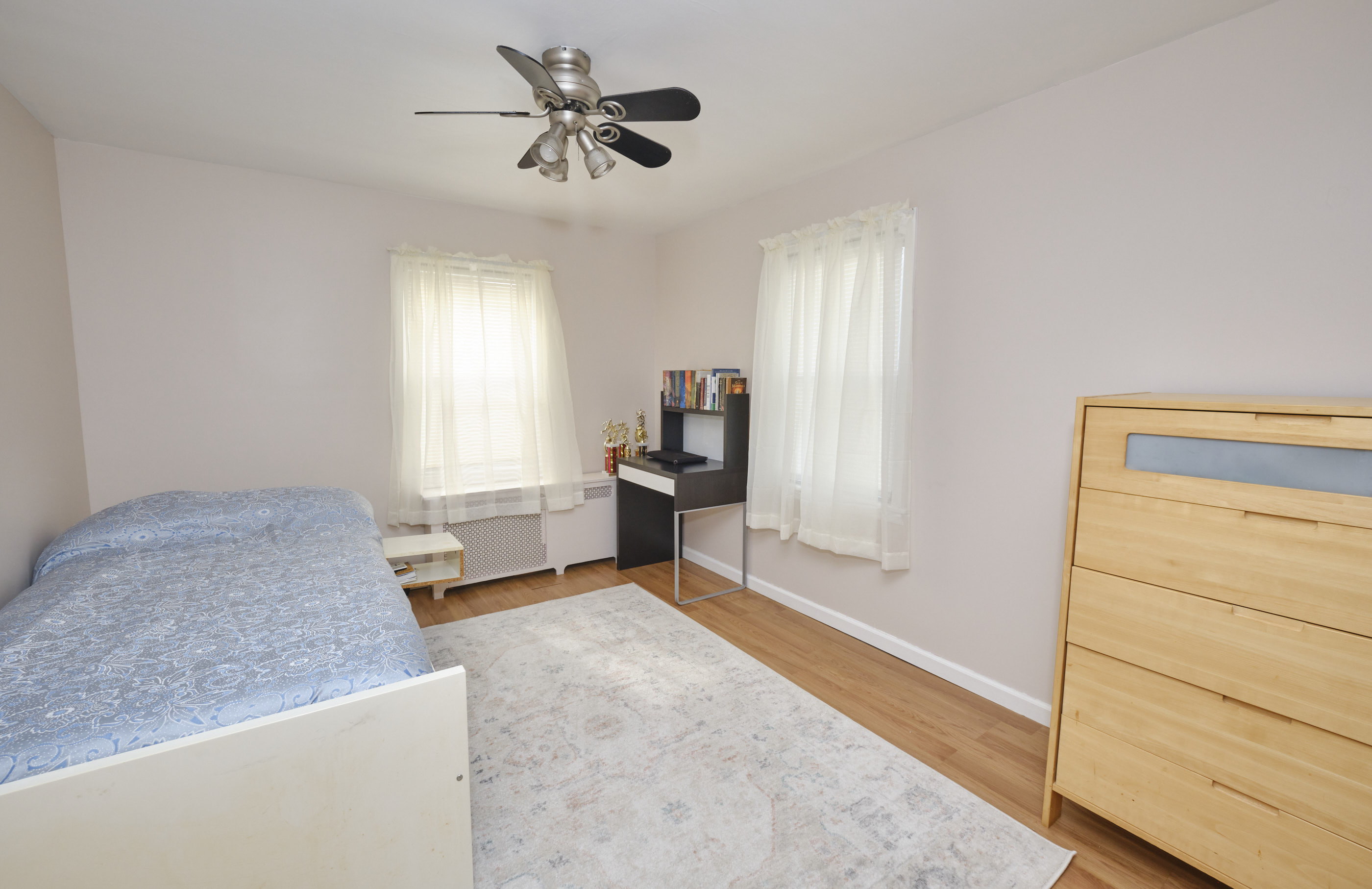 Floral Park, New York, 11001, United States, 3 Bedrooms Bedrooms, ,2 BathroomsBathrooms,Residential,For Sale,1974031