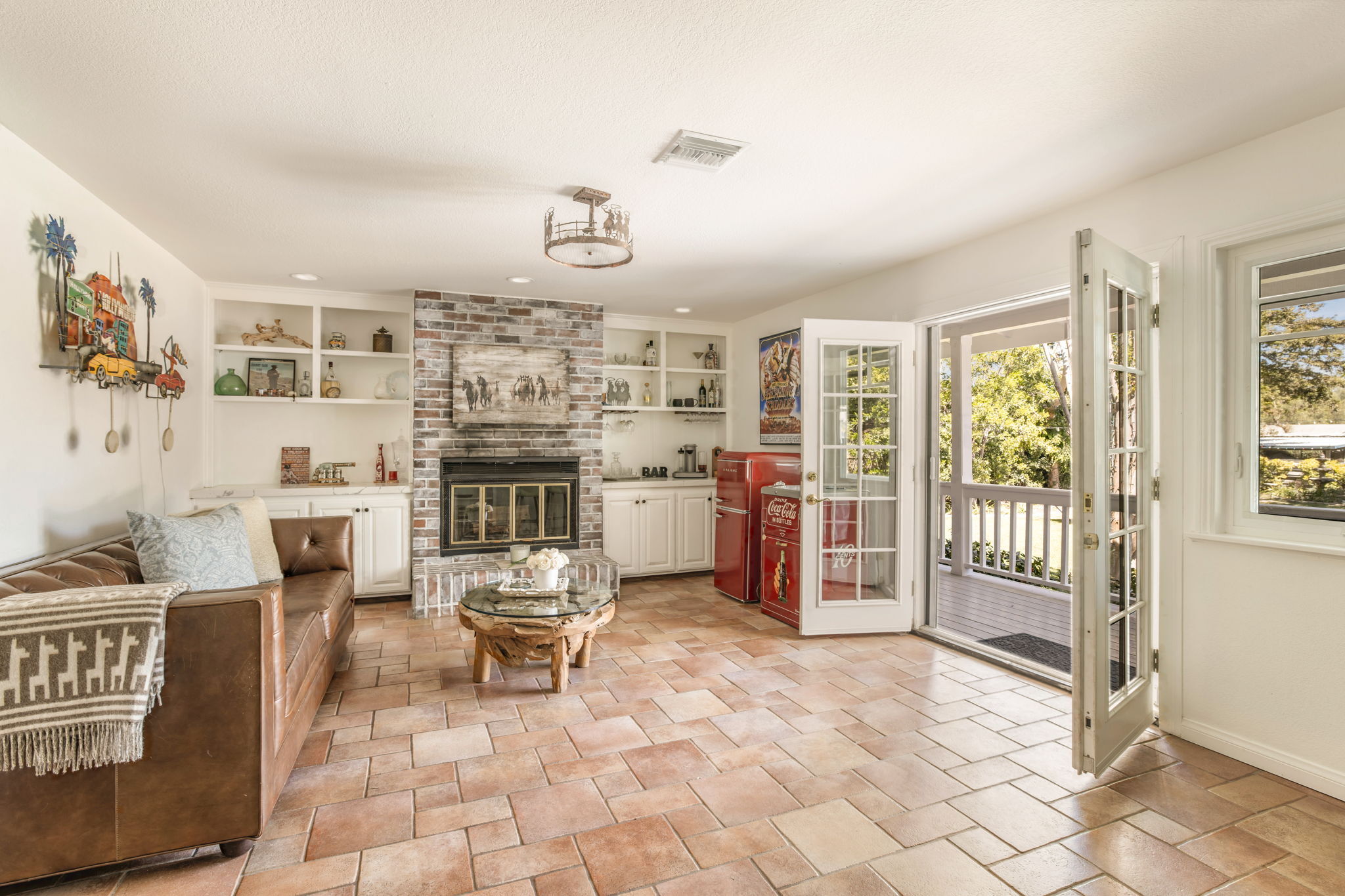  2390 Glenside Lane - 物件實景