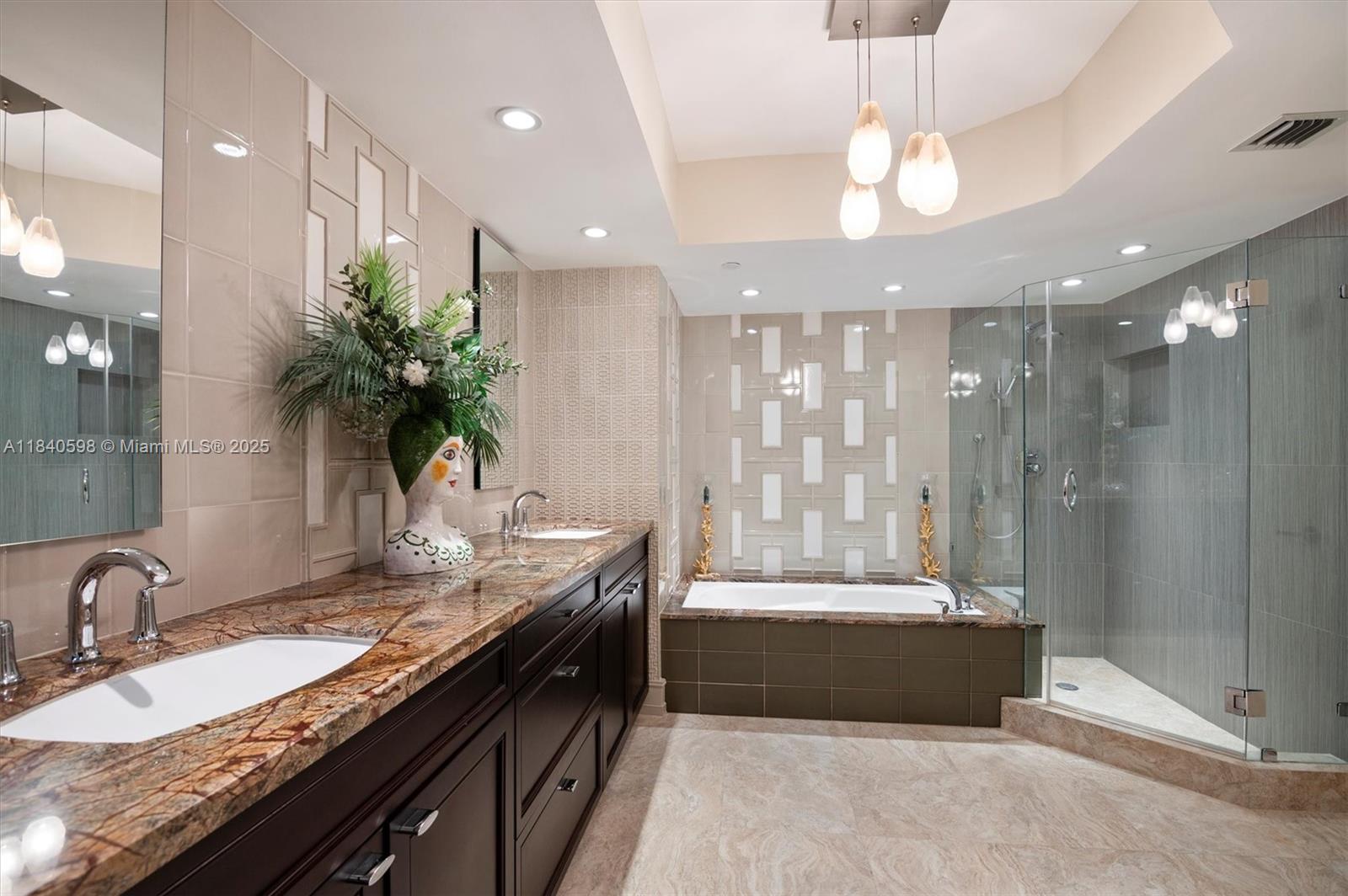 Aventura, Florida, 33180, United States, 2 Bedrooms Bedrooms, ,2 BathroomsBathrooms,Residential,For Sale,1897666