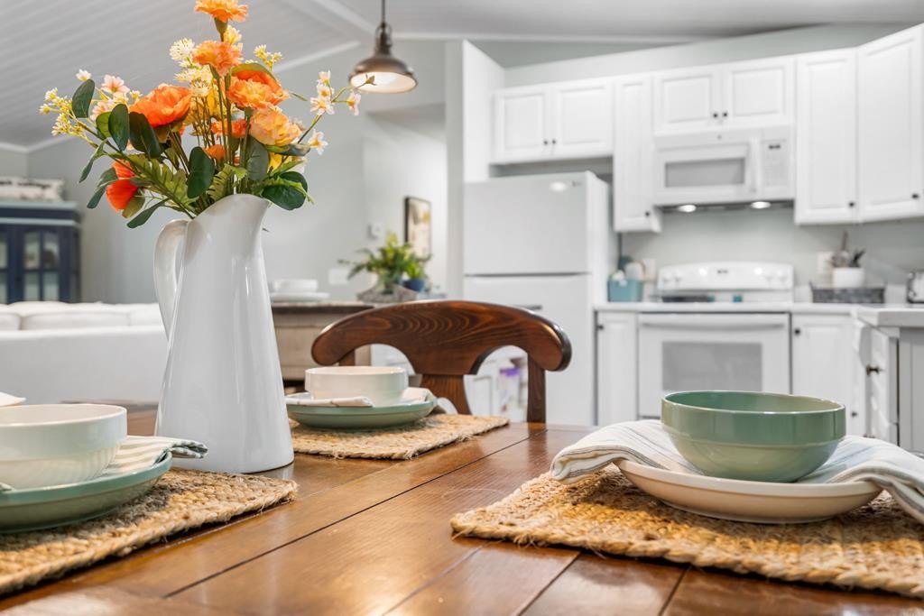 Murphy, North Carolina, 28906, United States, 2 Bedrooms Bedrooms, ,2 BathroomsBathrooms,Residential,For Sale,1976149