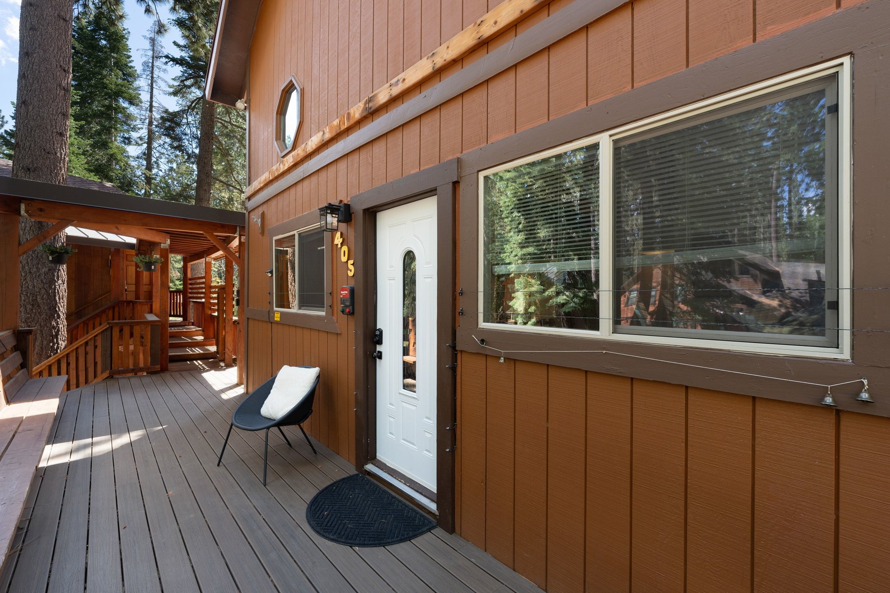  West Shore Gem - An Authentic Pineland Chalet with Detached Garage + Studio - 物件實景